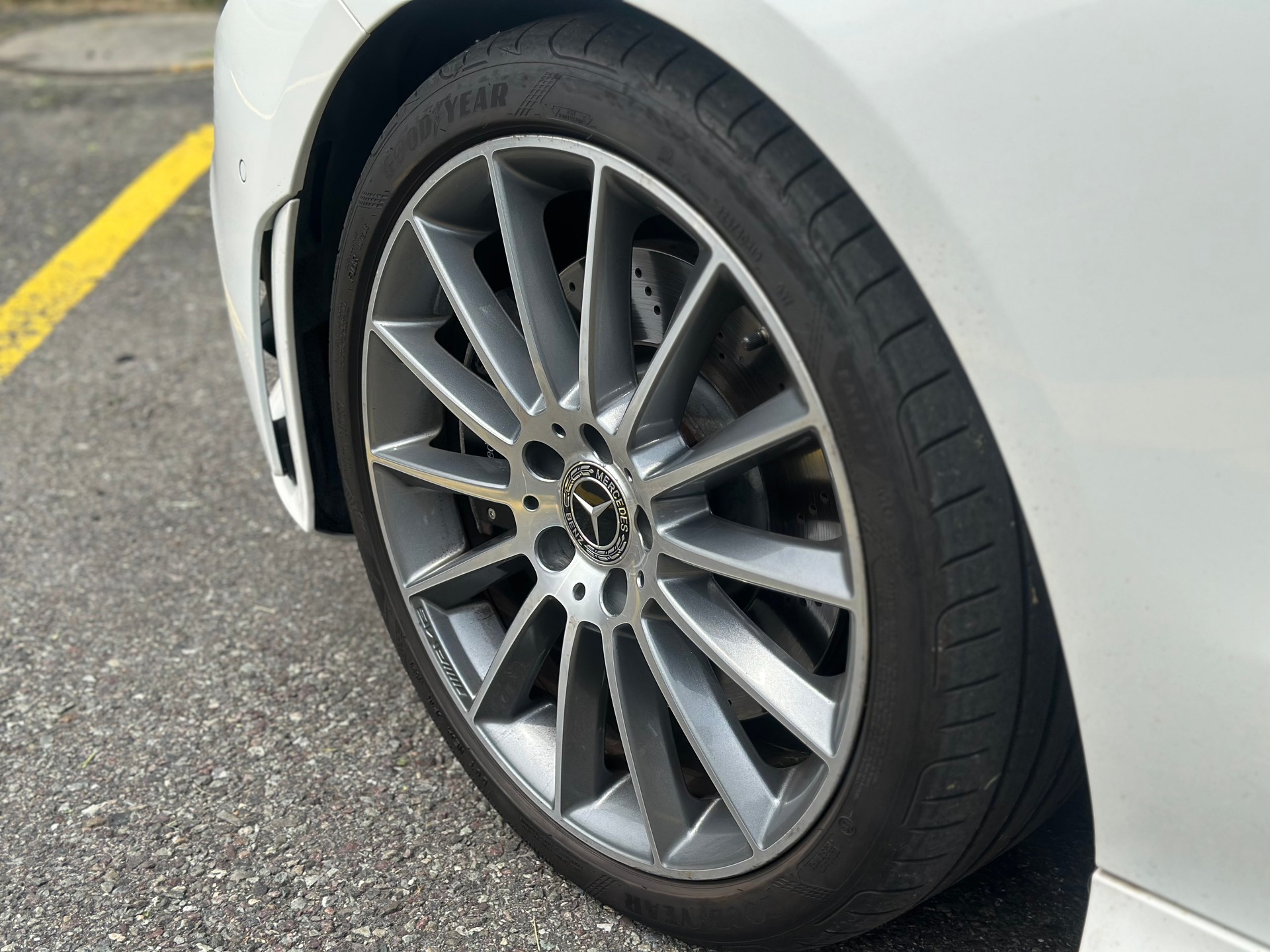 MERCEDES-BENZ CLA 220 Shooting Brake 7G-DCT AMG Line-image-8