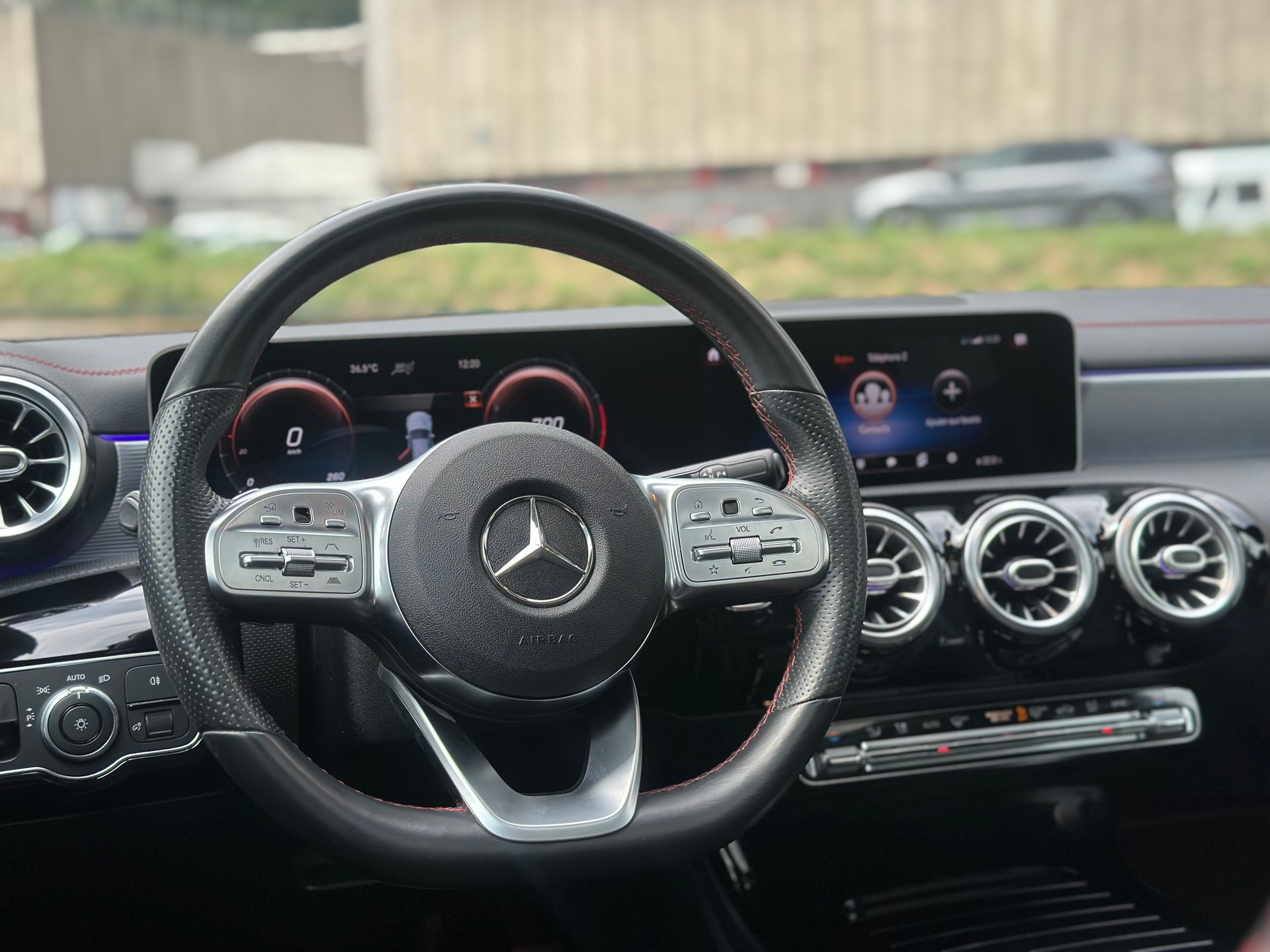 MERCEDES-BENZ CLA 220 Shooting Brake 7G-DCT AMG Line-image-10