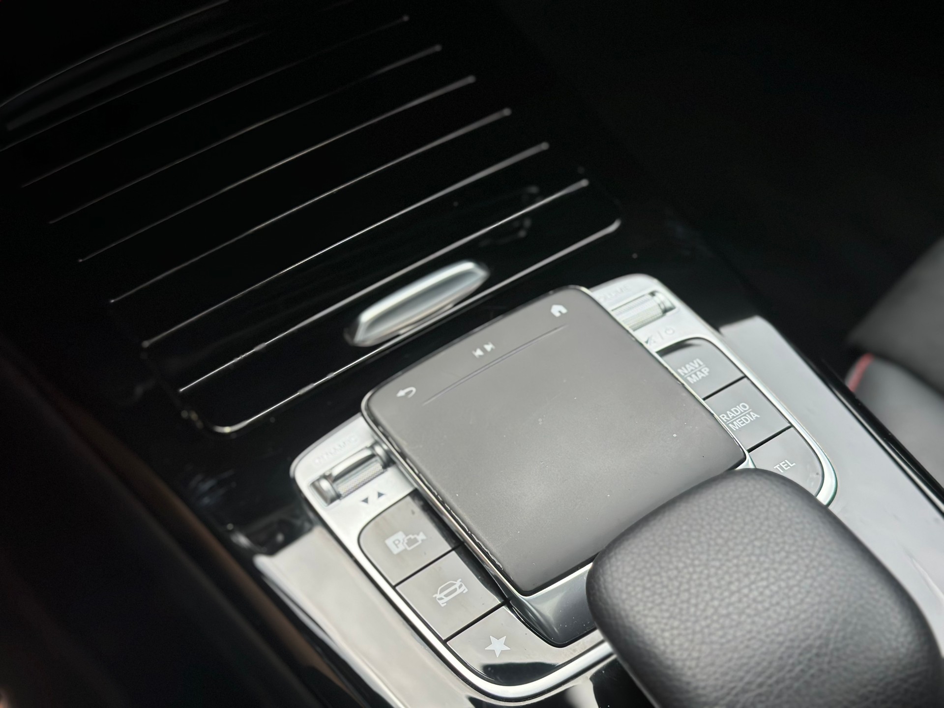 MERCEDES-BENZ CLA 220 Shooting Brake 7G-DCT AMG Line-image-22