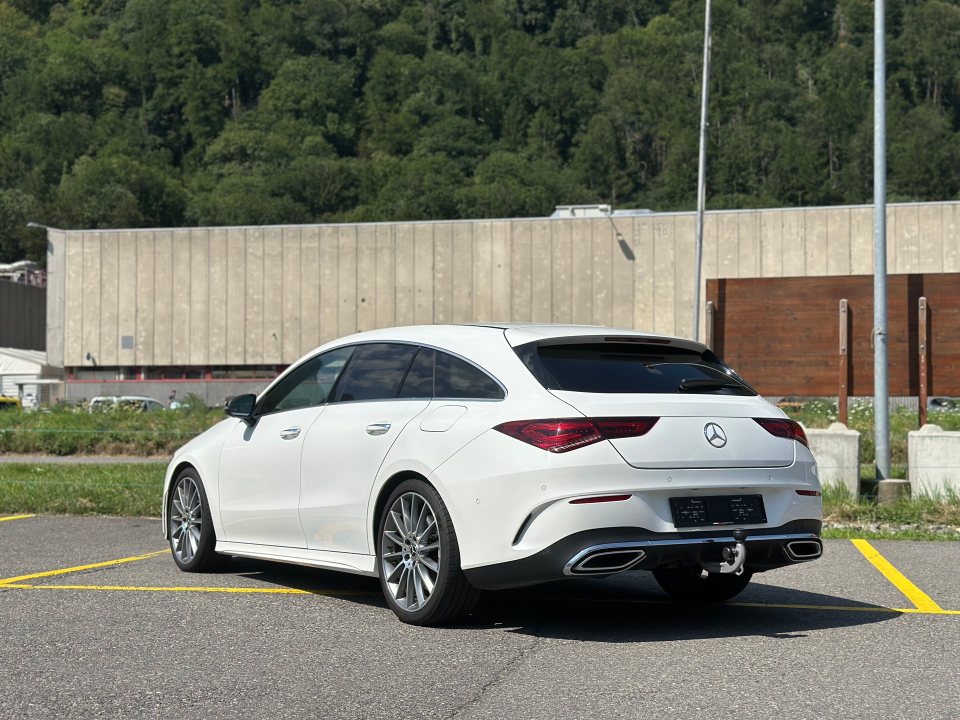 MERCEDES-BENZ CLA 220 Shooting Brake 7G-DCT AMG Line-image-6
