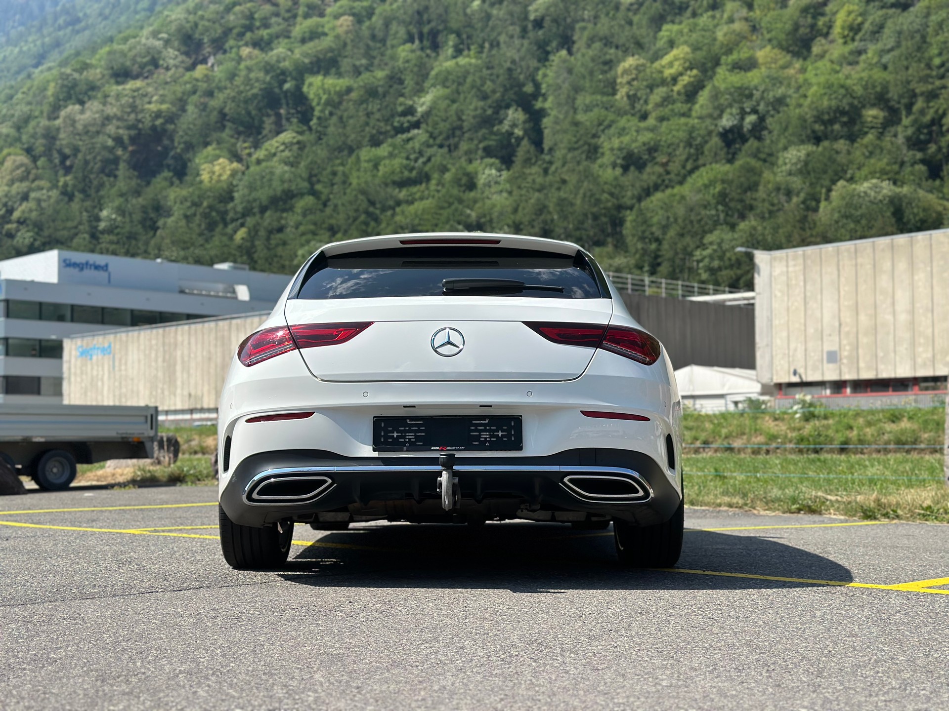 MERCEDES-BENZ CLA 220 Shooting Brake 7G-DCT AMG Line-image-5