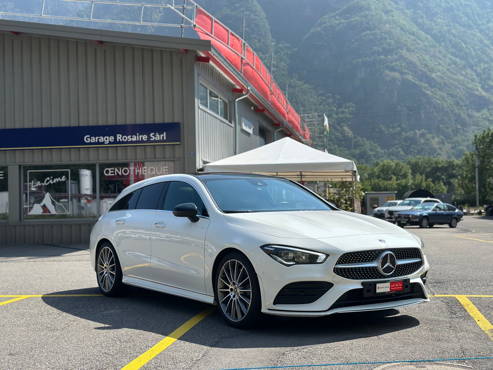 MERCEDES-BENZ CLA 220 Shooting Brake 7G-DCT AMG Line-image-3