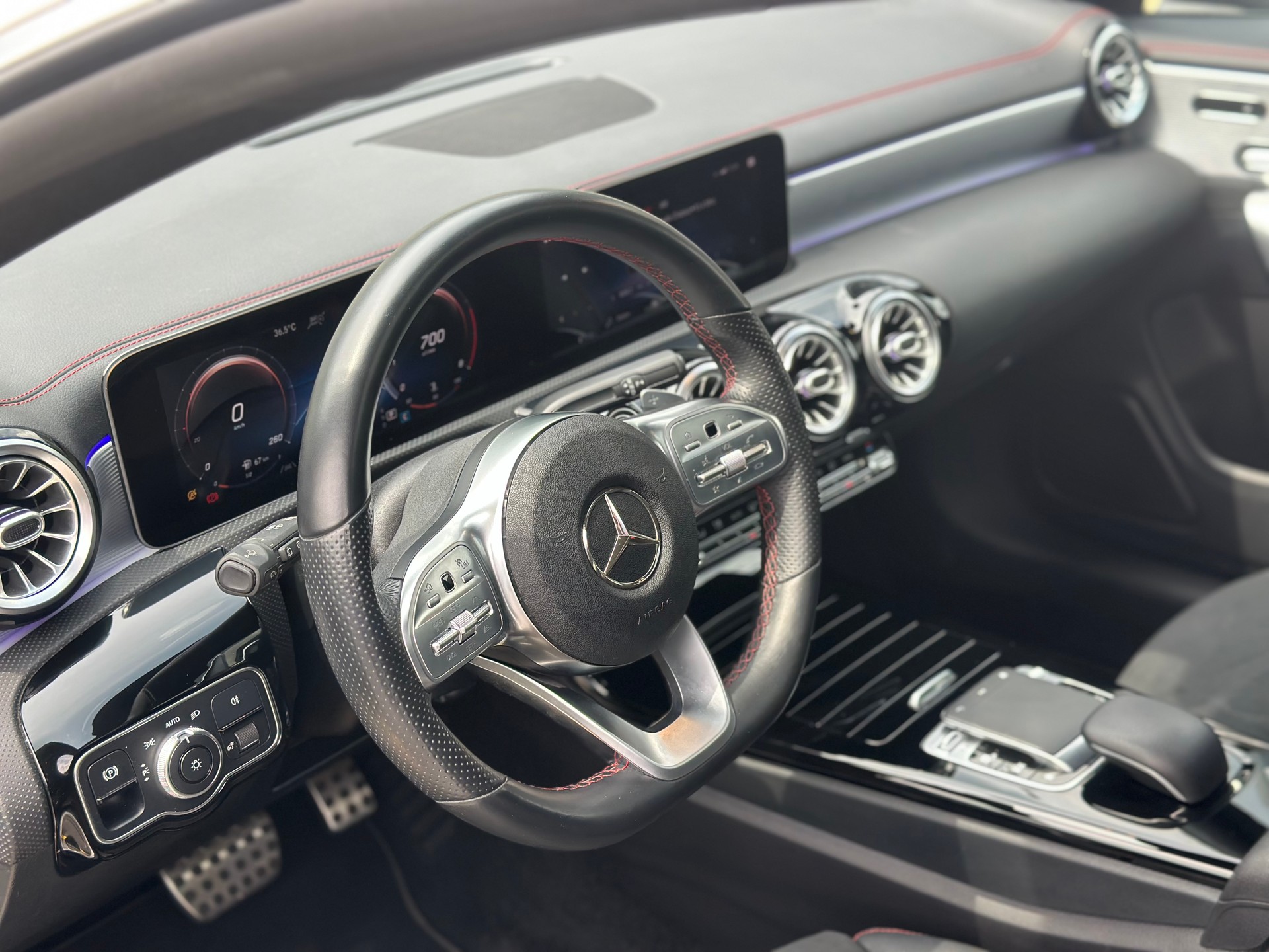 MERCEDES-BENZ CLA 220 Shooting Brake 7G-DCT AMG Line-image-12
