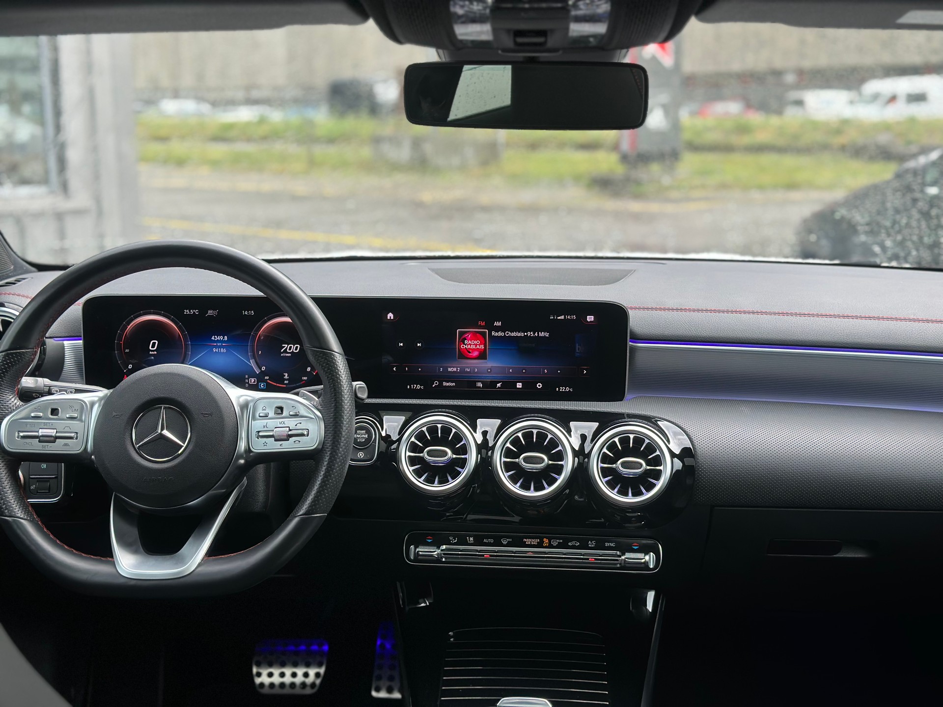 MERCEDES-BENZ CLA 220 Shooting Brake 7G-DCT AMG Line-image-17