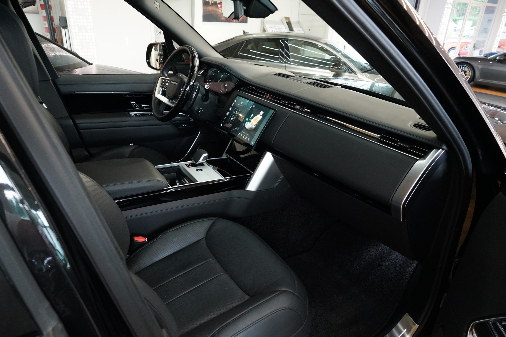 LAND ROVER Range Rover LWB P460e Si6 PHEV Autobiography Automatic-image-12