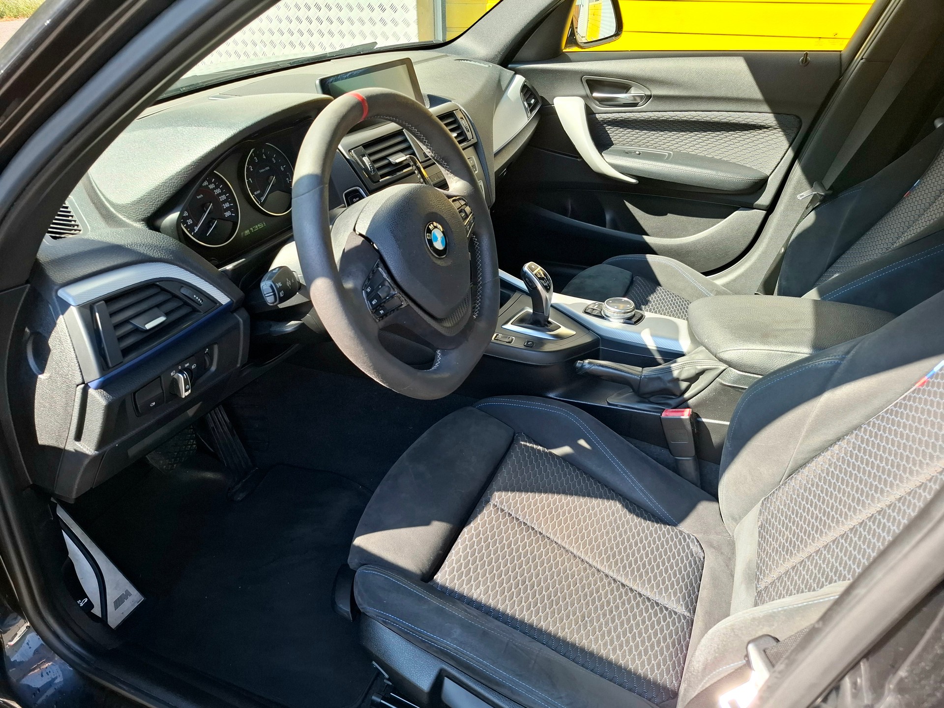 BMW M135i xDrive Steptronic-image-10