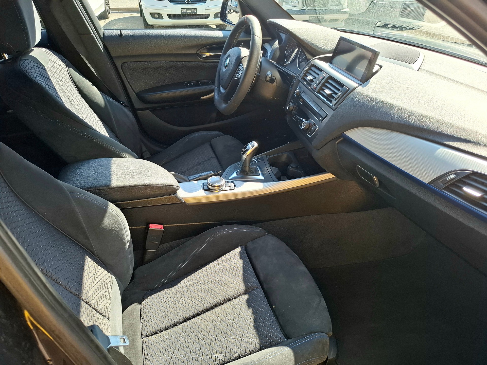 BMW M135i xDrive Steptronic-image-12