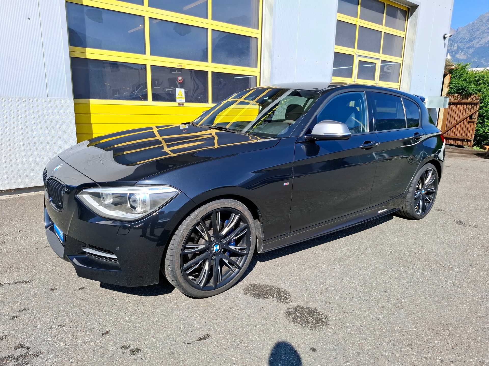 BMW M135i xDrive Steptronic-image-1
