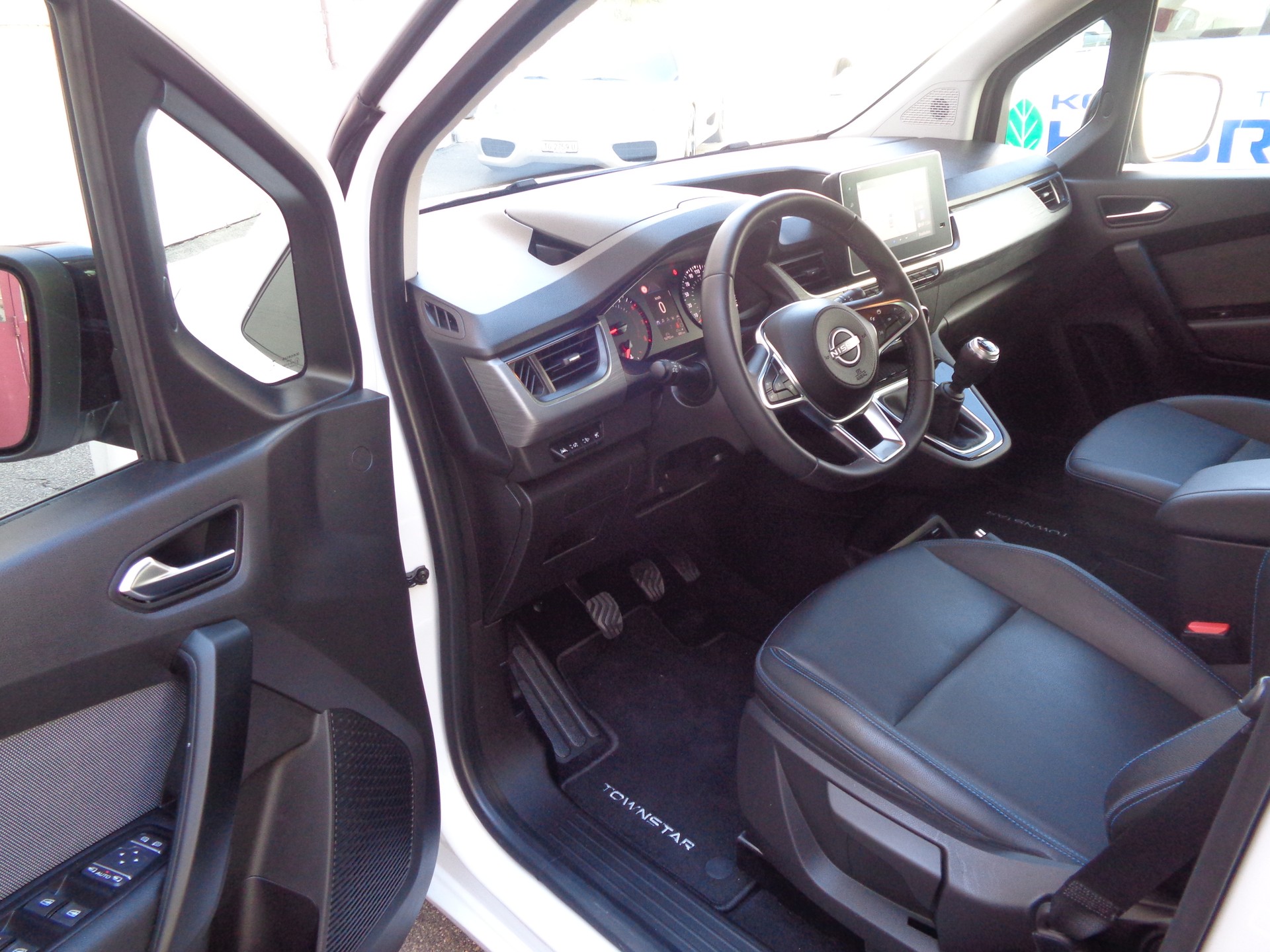 NISSAN Townstar Kombi 1.3 DIG-T L1 Tekna-image-6