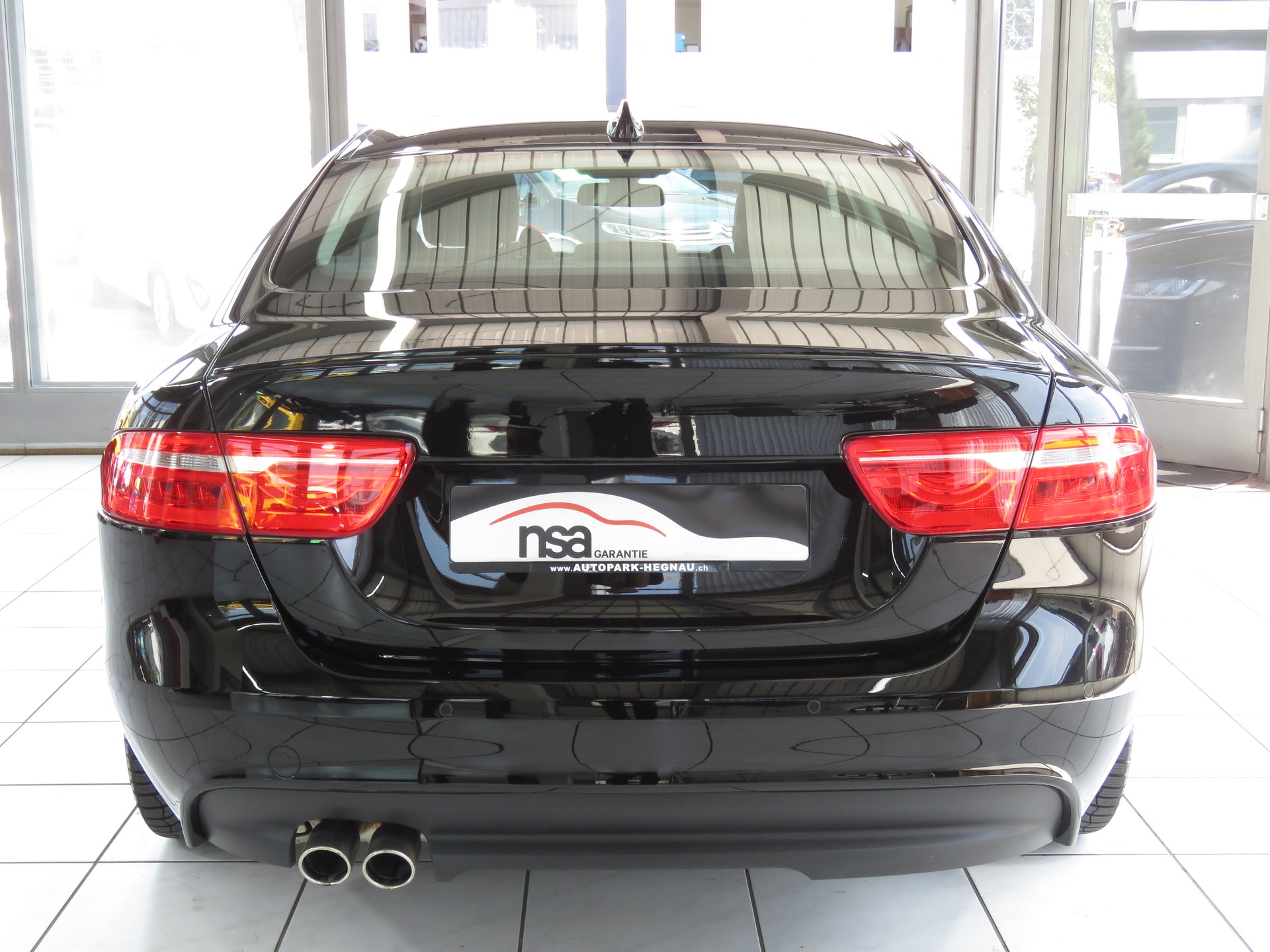 JAGUAR XE 20d Pure Automat-image-4
