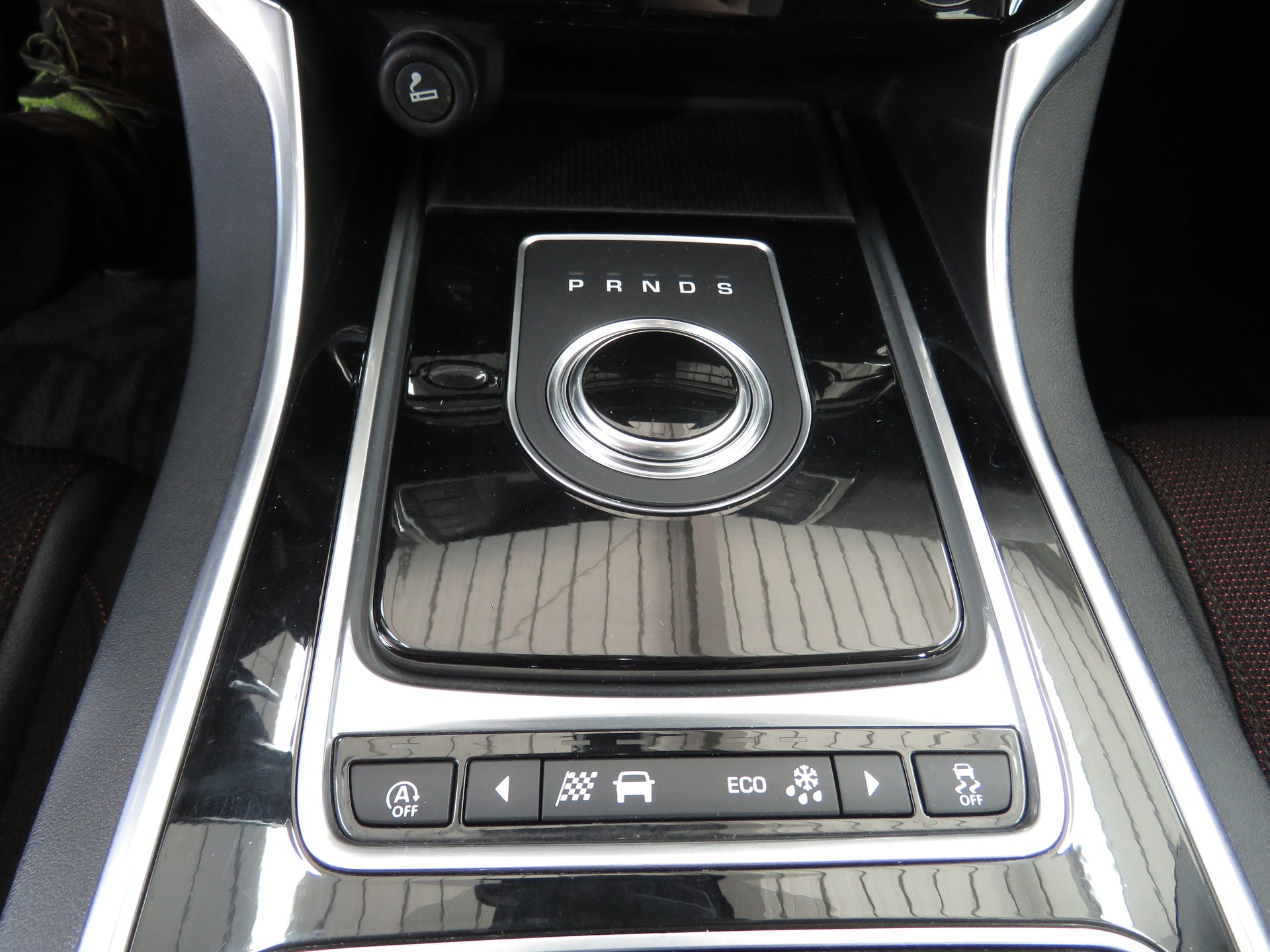 JAGUAR XE 20d Pure Automat-image-14