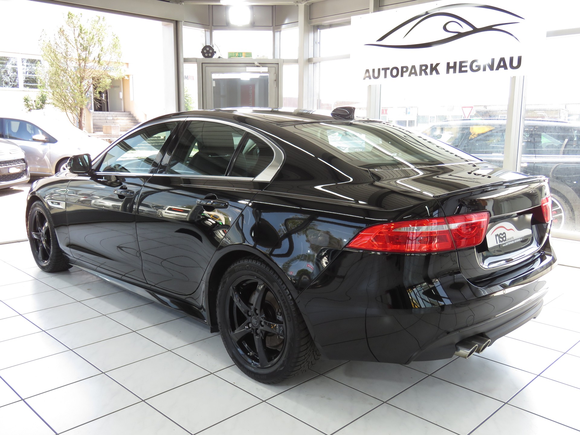 JAGUAR XE 20d Pure Automat-image-5
