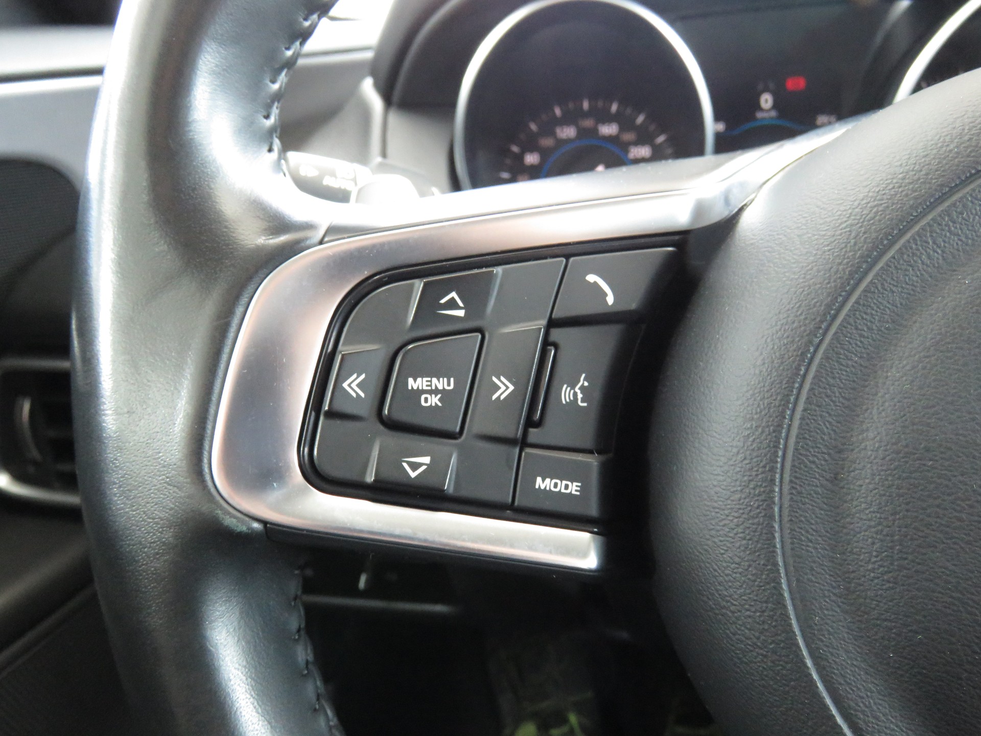 JAGUAR XE 20d Pure Automat-image-16