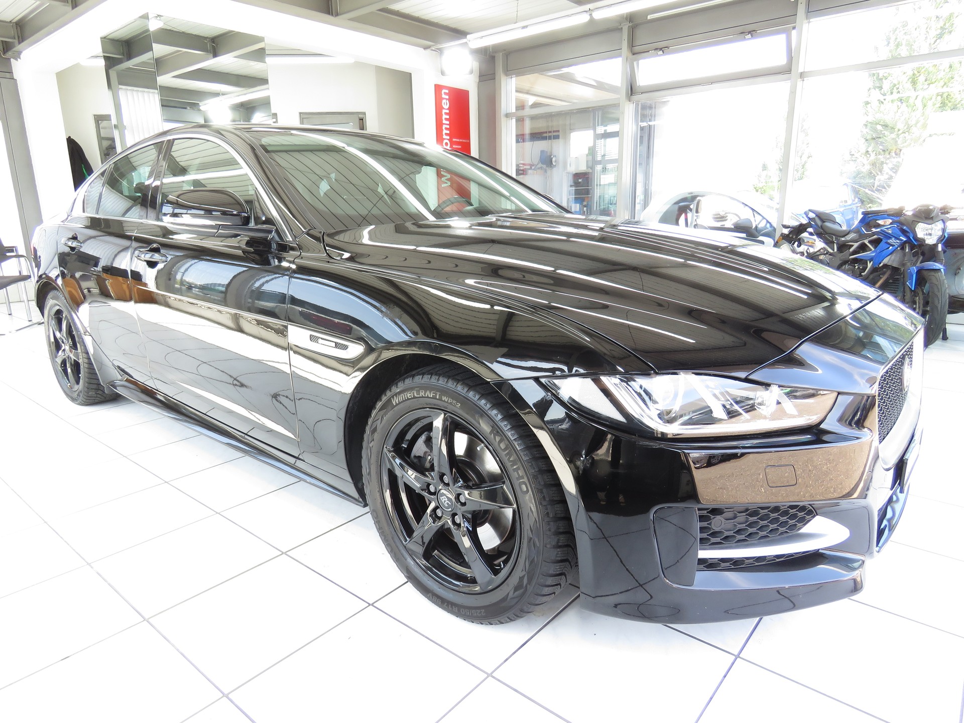JAGUAR XE 20d Pure Automat-image-2