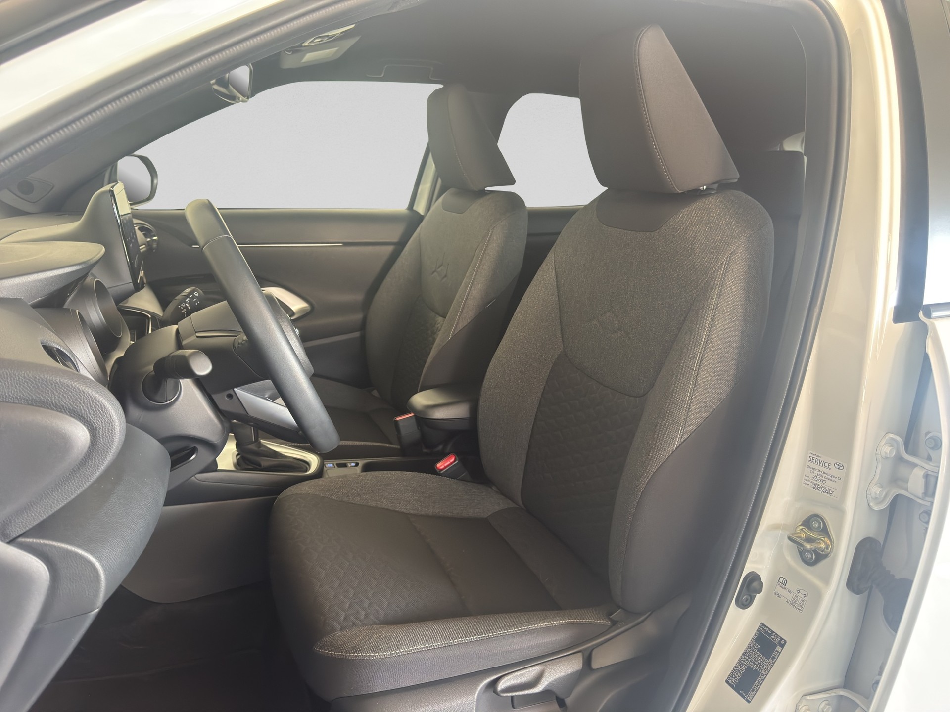 TOYOTA Yaris Cross 1.5 Trend e-CVT-image-8