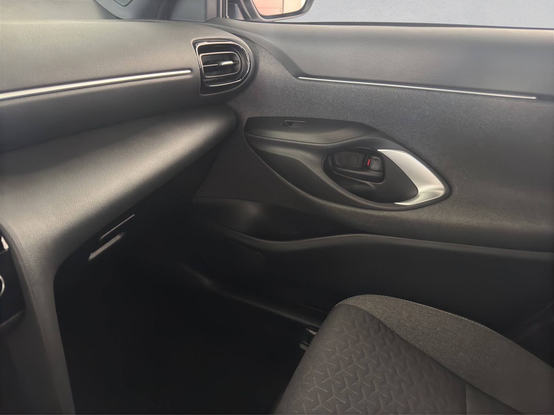 TOYOTA Yaris Cross 1.5 Trend e-CVT-image-24