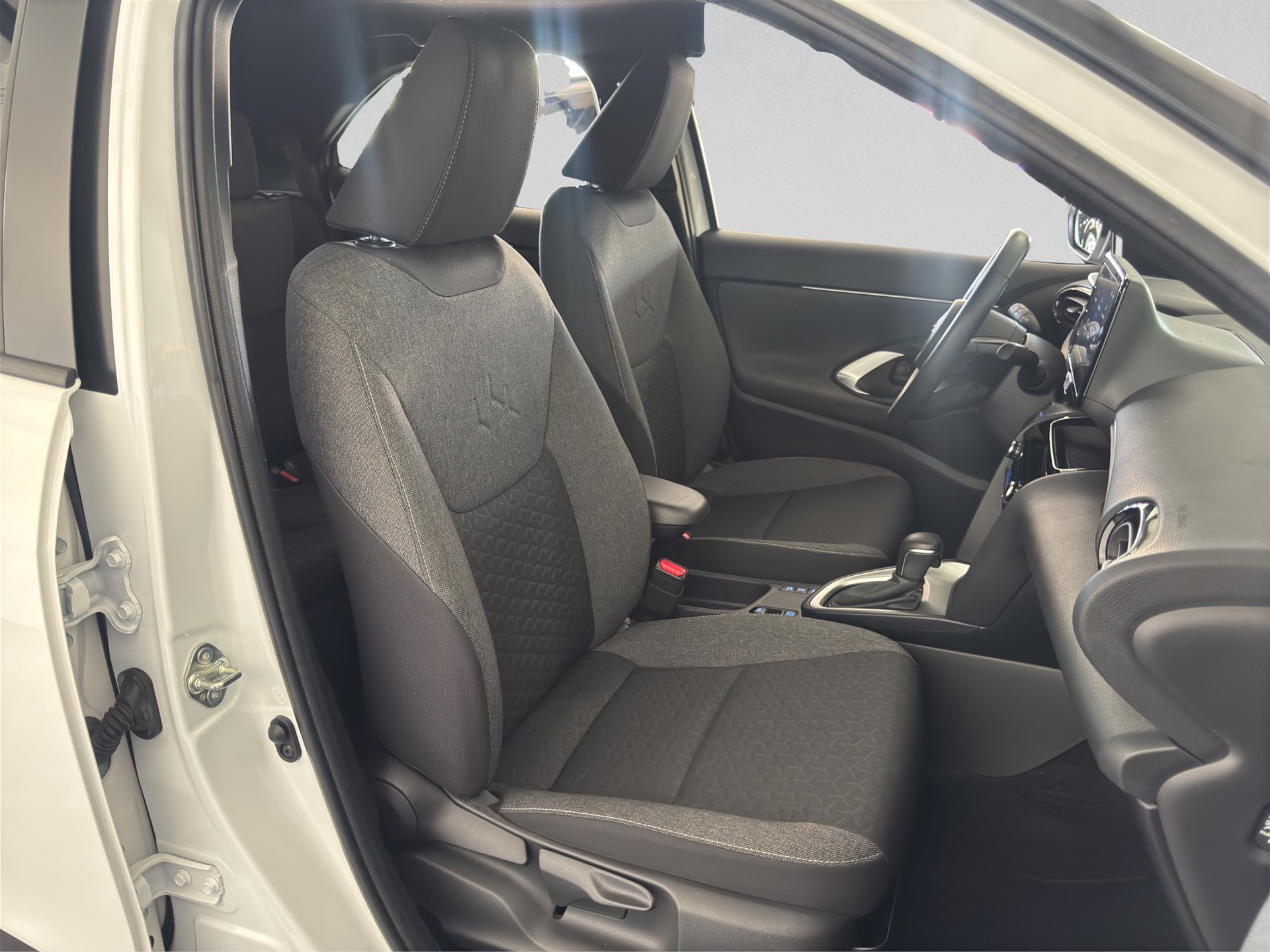 TOYOTA Yaris Cross 1.5 Trend e-CVT-image-15