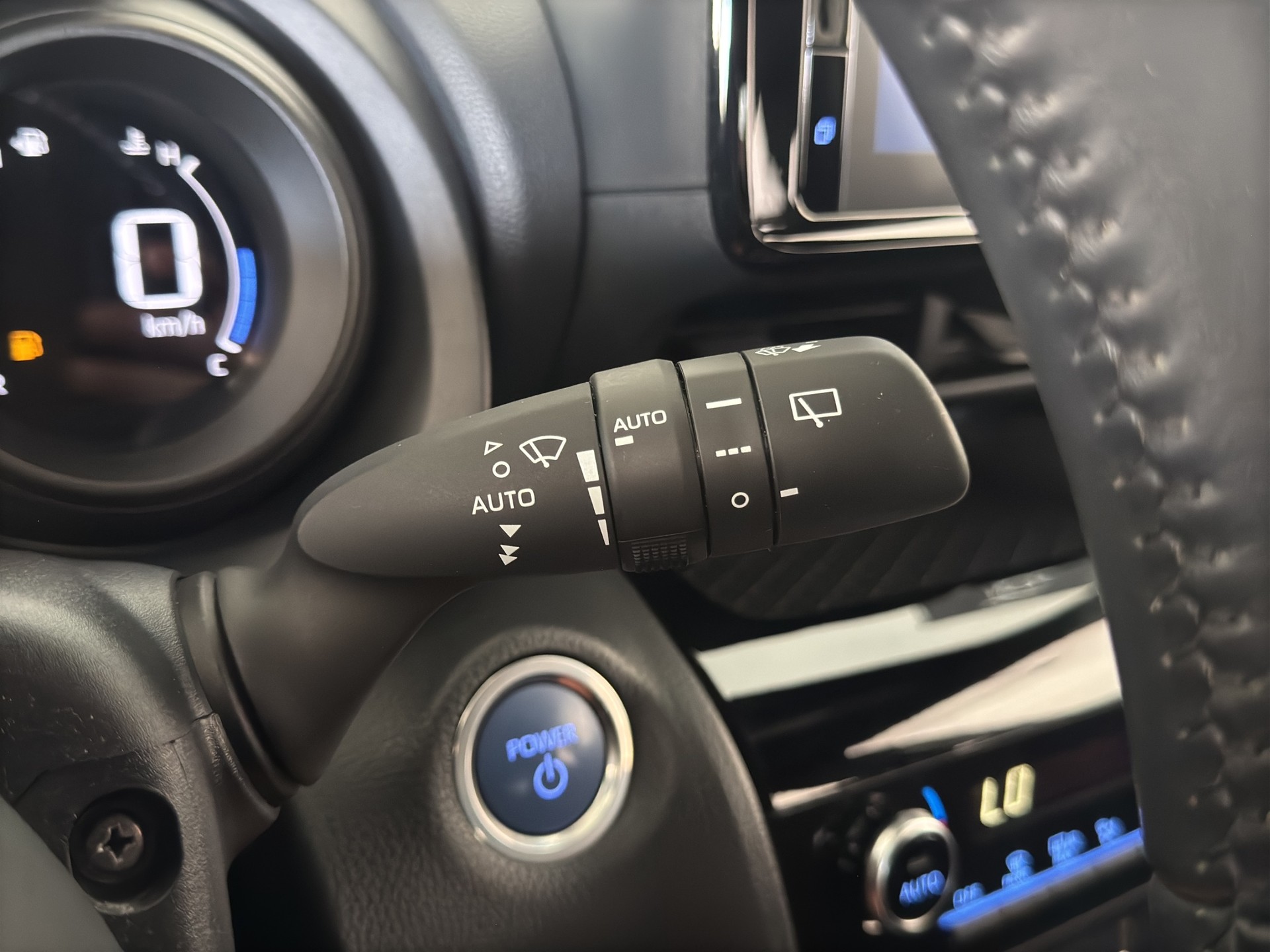 TOYOTA Yaris Cross 1.5 Trend e-CVT-image-29