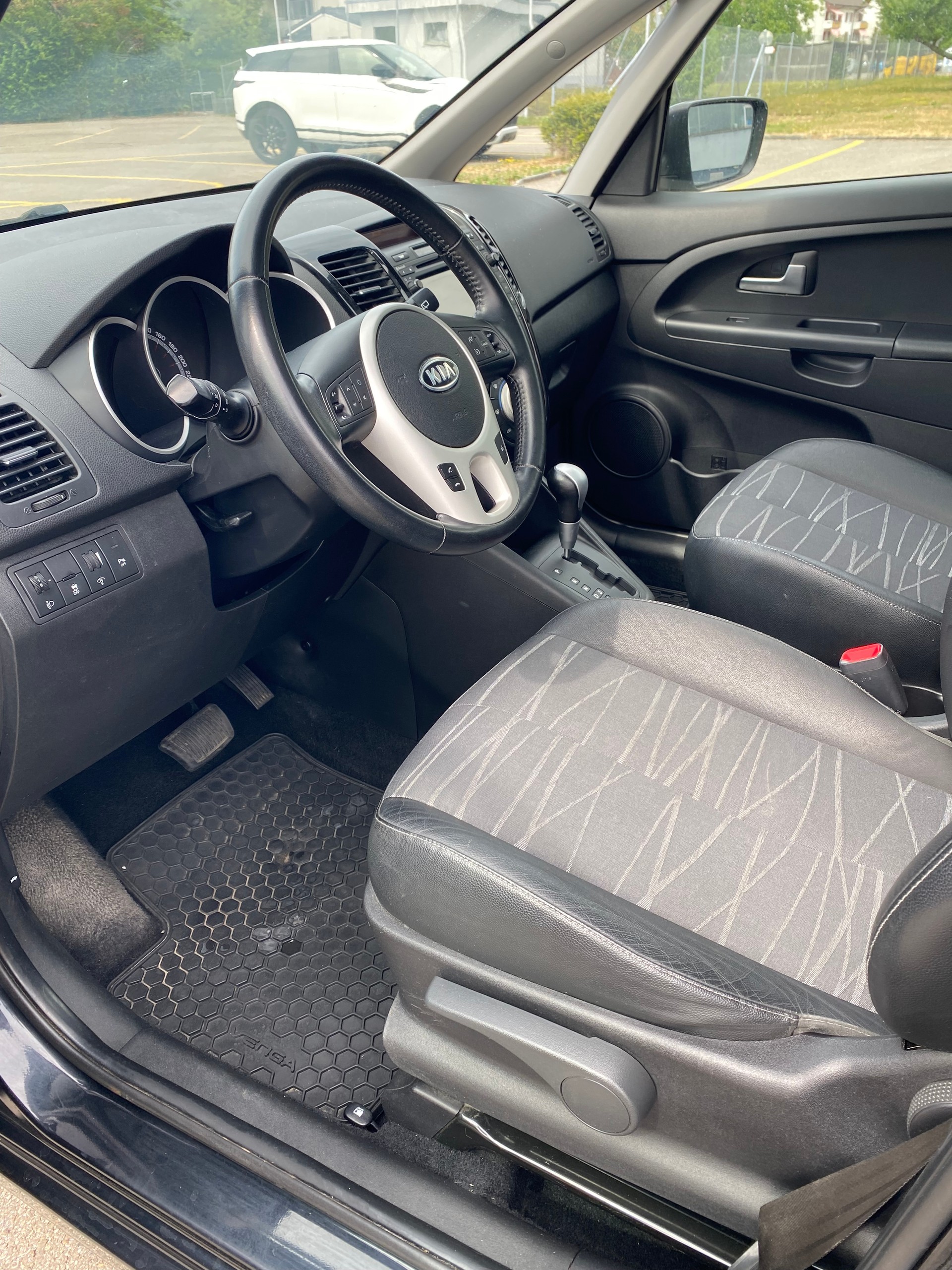 KIA Venga 1.6 CVVT Trend Automatic-image-9