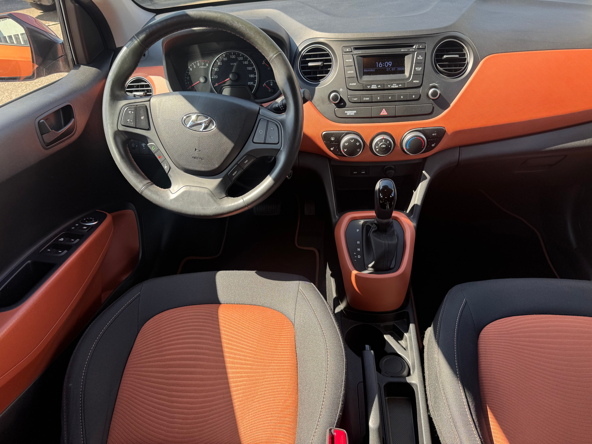 HYUNDAI i10 1.2 Style Automatic-image-12