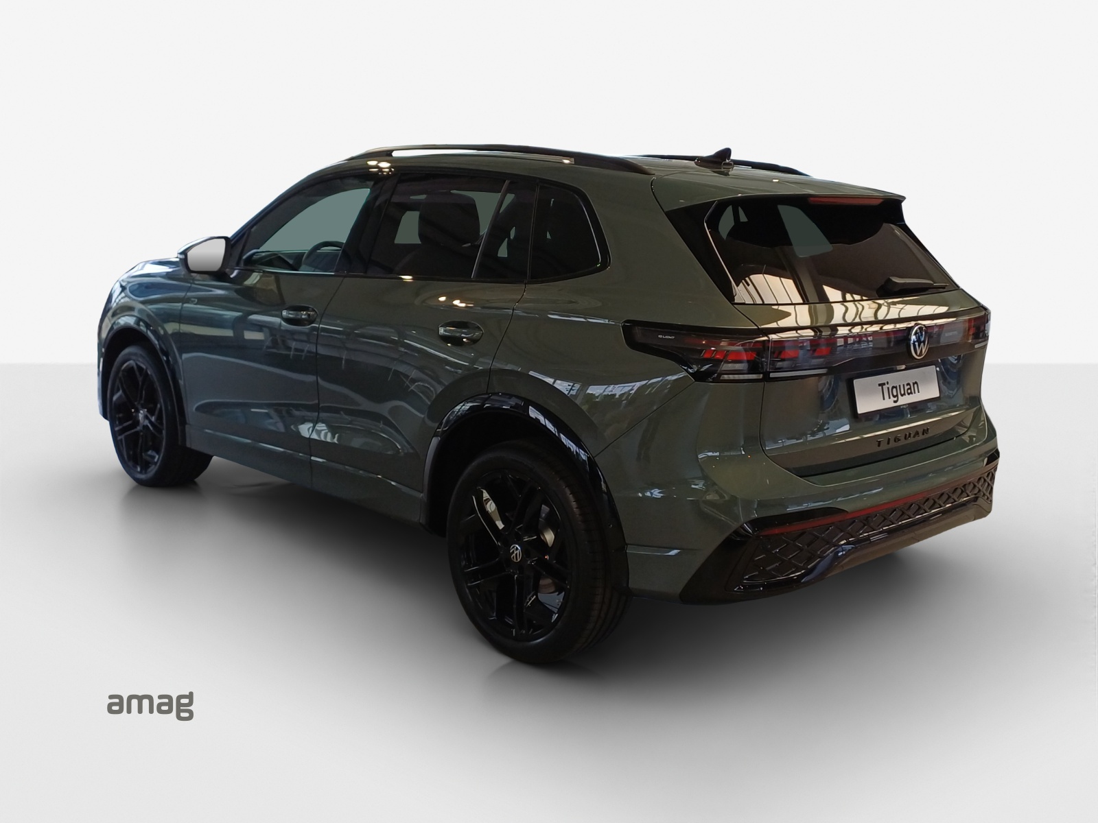 VW Tiguan 2.0 TSI DSG R-Line 4Motion-image-2