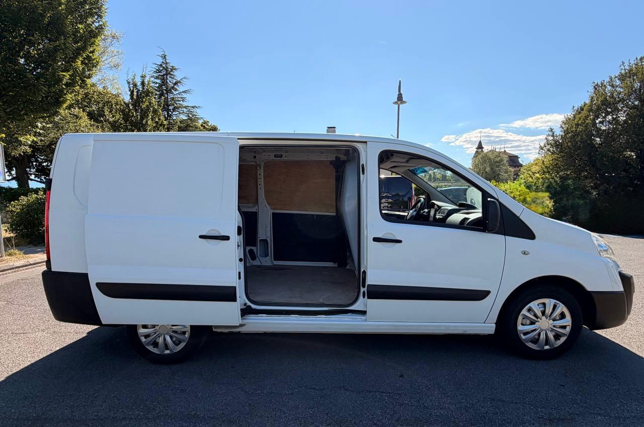 TOYOTA Proace 1.6D Glass Van Terra L1H1-image-6