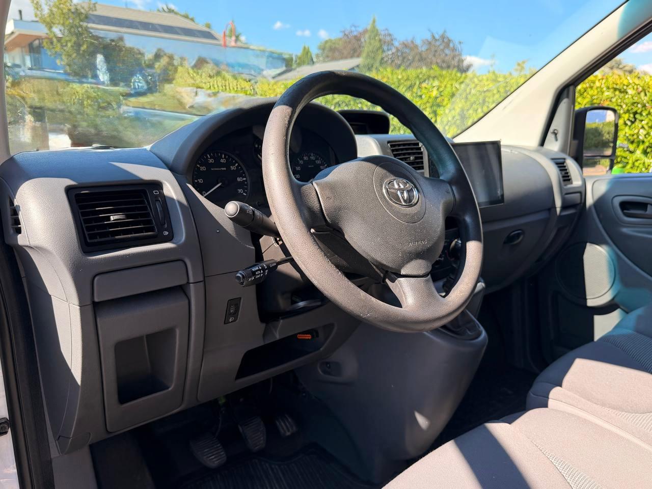 TOYOTA Proace 1.6D Glass Van Terra L1H1-image-9