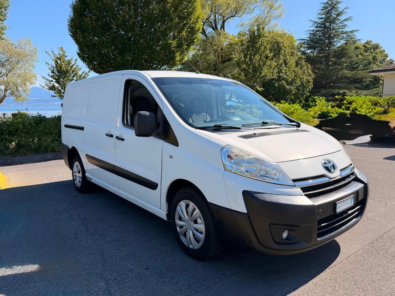 TOYOTA Proace 1.6D Glass Van Terra L1H1-image-7