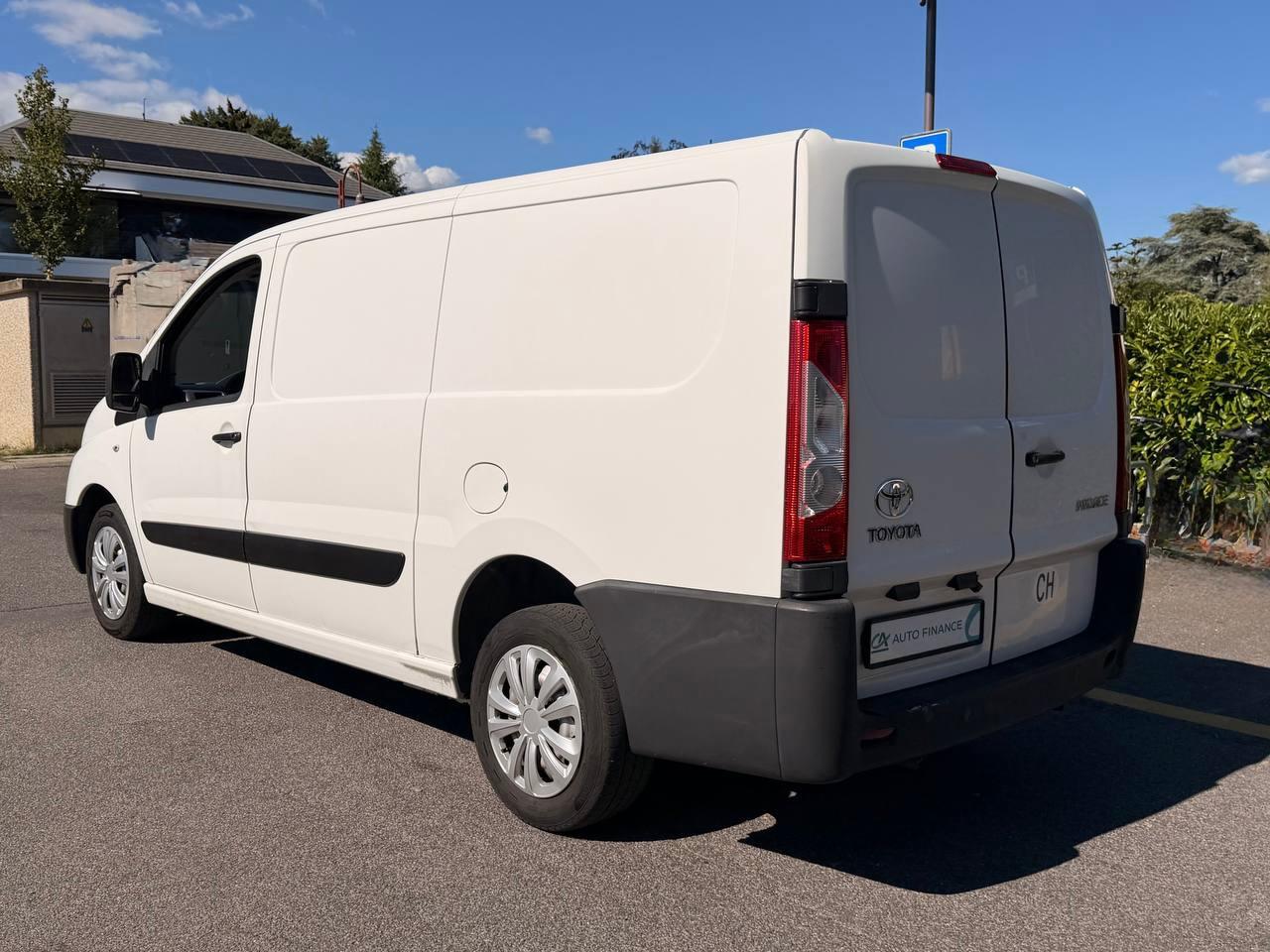 TOYOTA Proace 1.6D Glass Van Terra L1H1-image-3