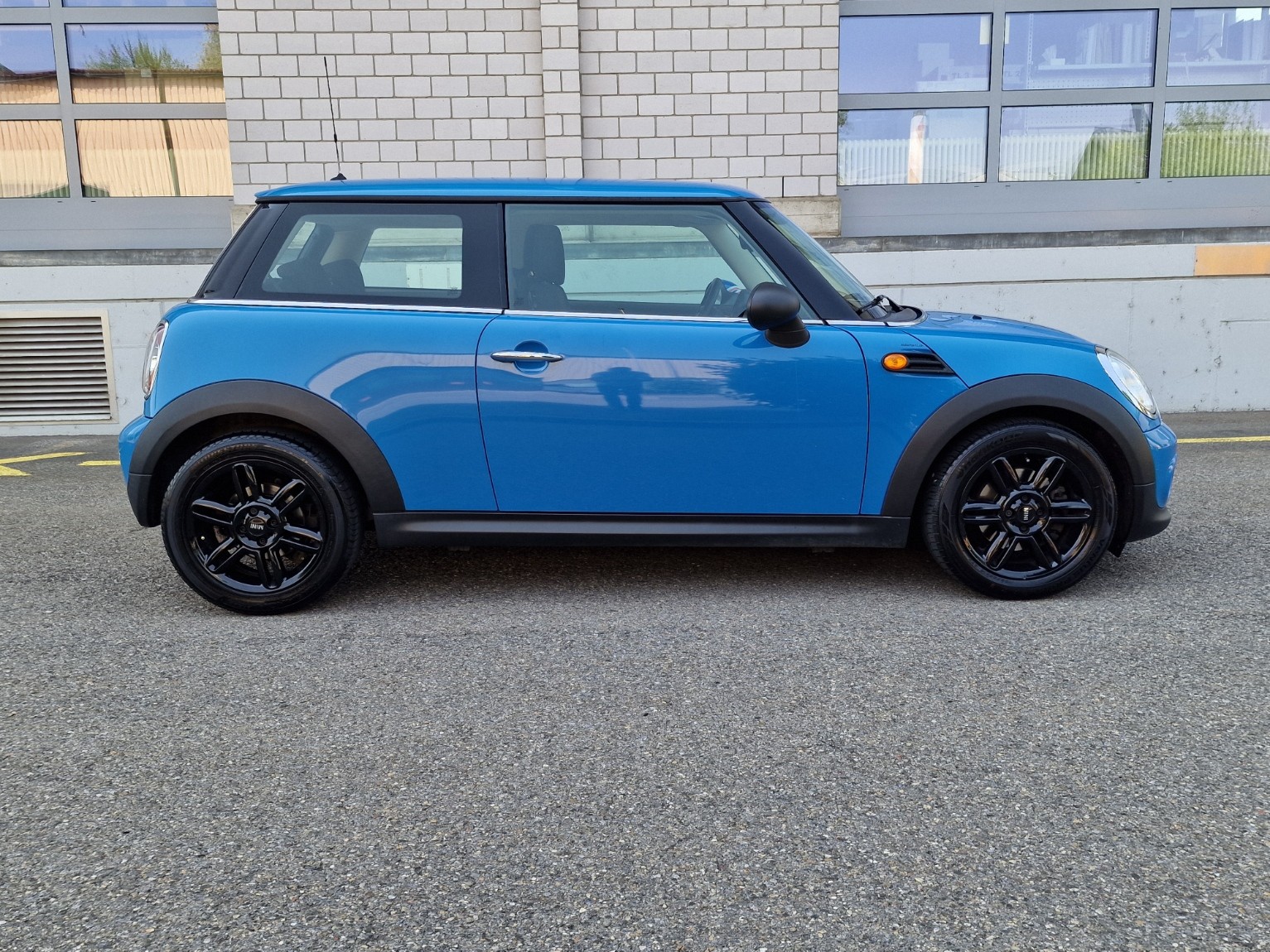 MINI One-image-3
