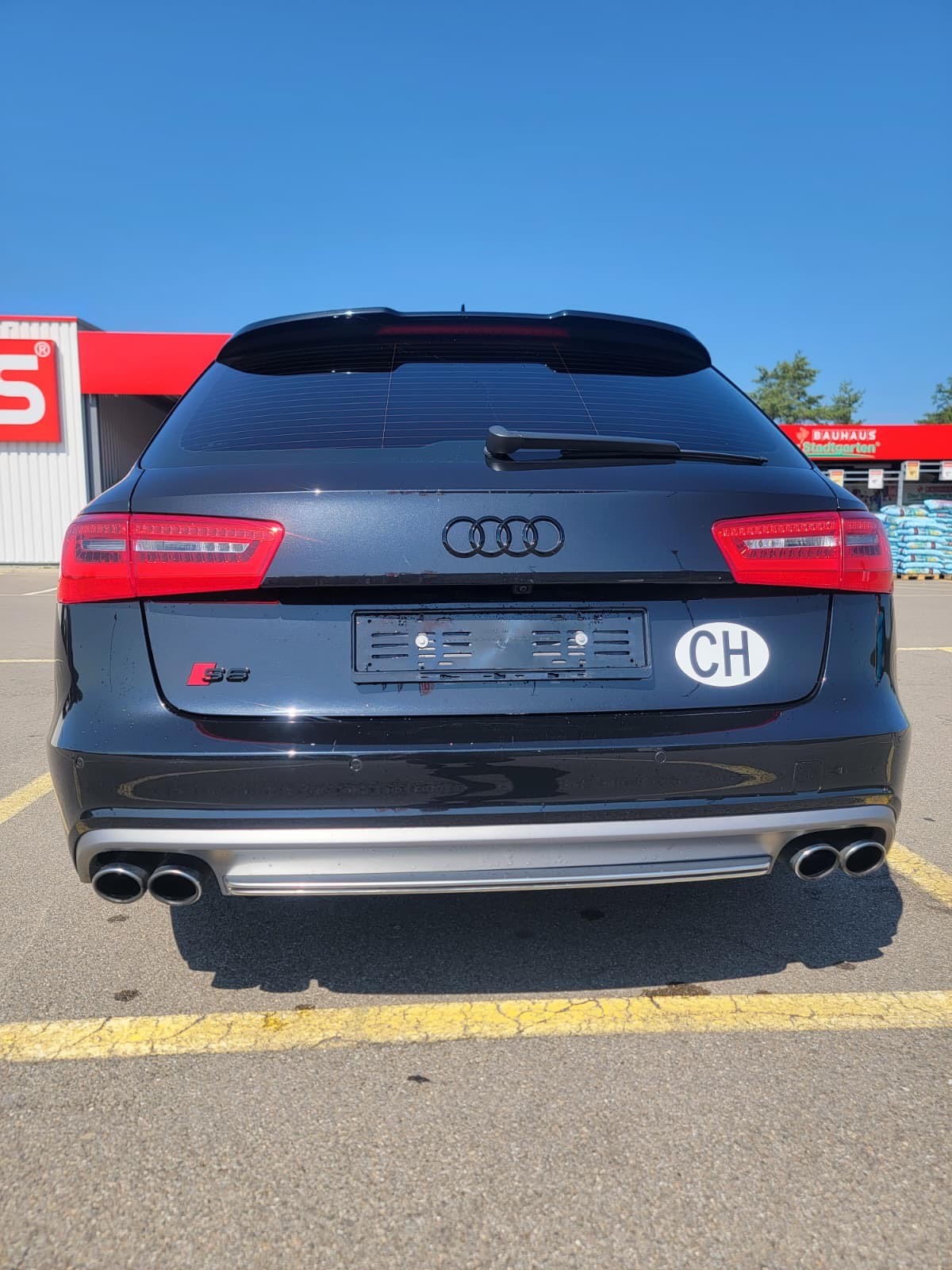 AUDI 4.0 V8 TFSI quattro S-Tronic-image-3