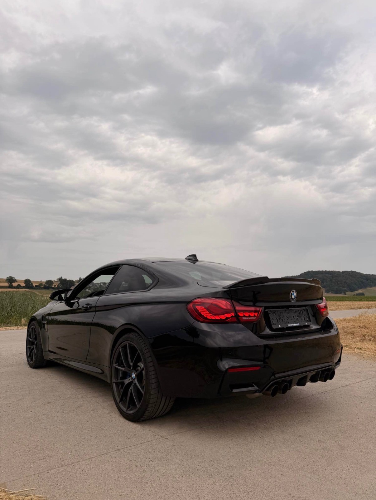 BMW Cs-showroom-element-1