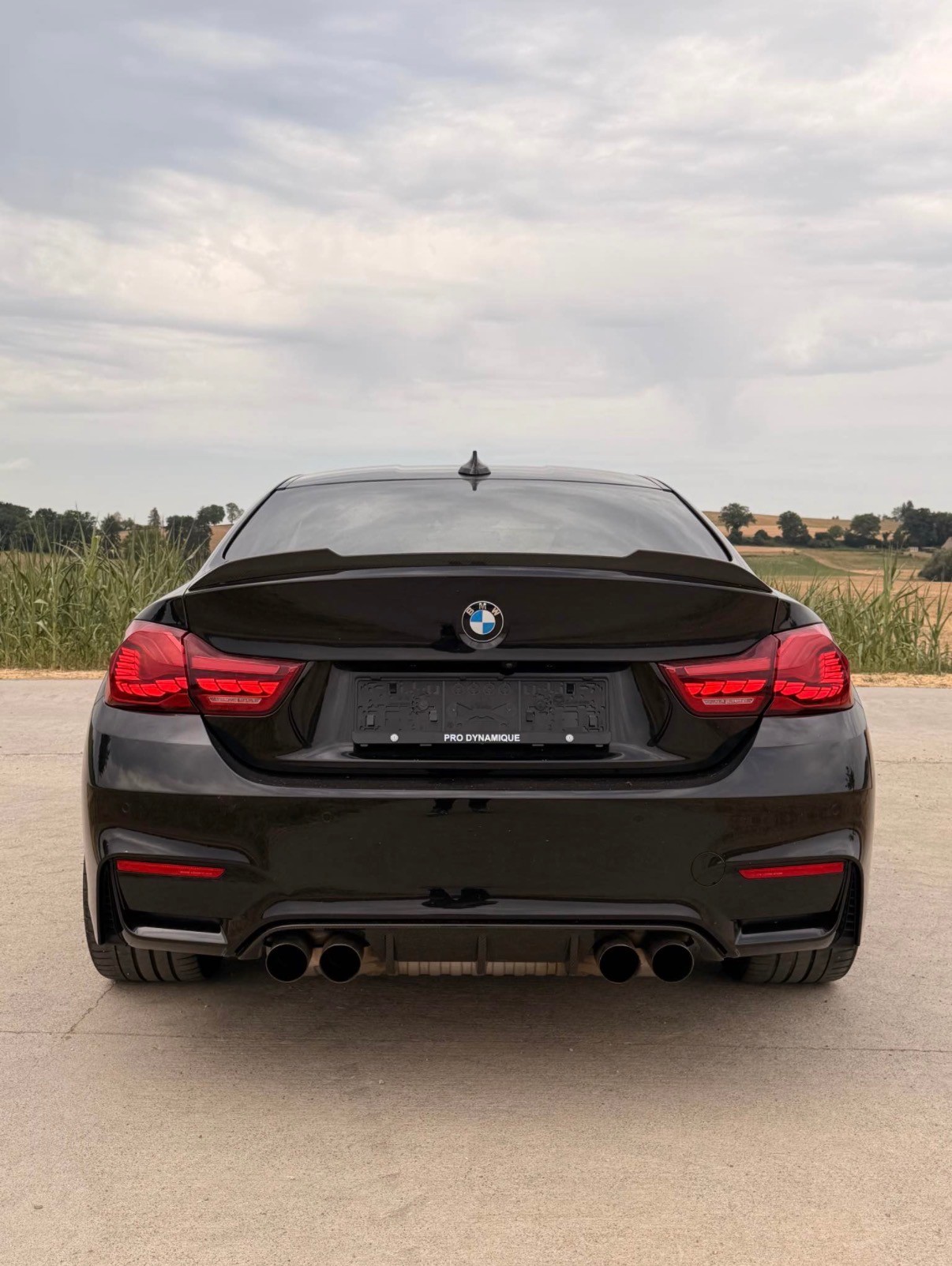 BMW Cs-showroom-element-2