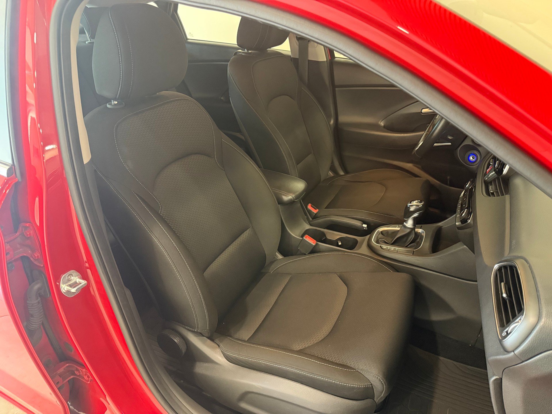HYUNDAI i30 Fastback 1.0 Ampilia-image-8