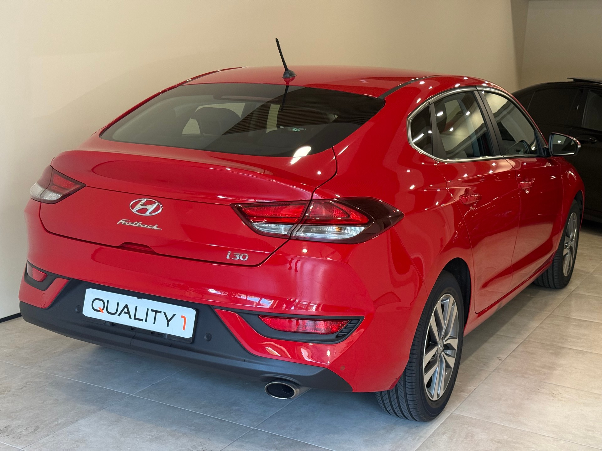 HYUNDAI i30 Fastback 1.0 Ampilia-image-4