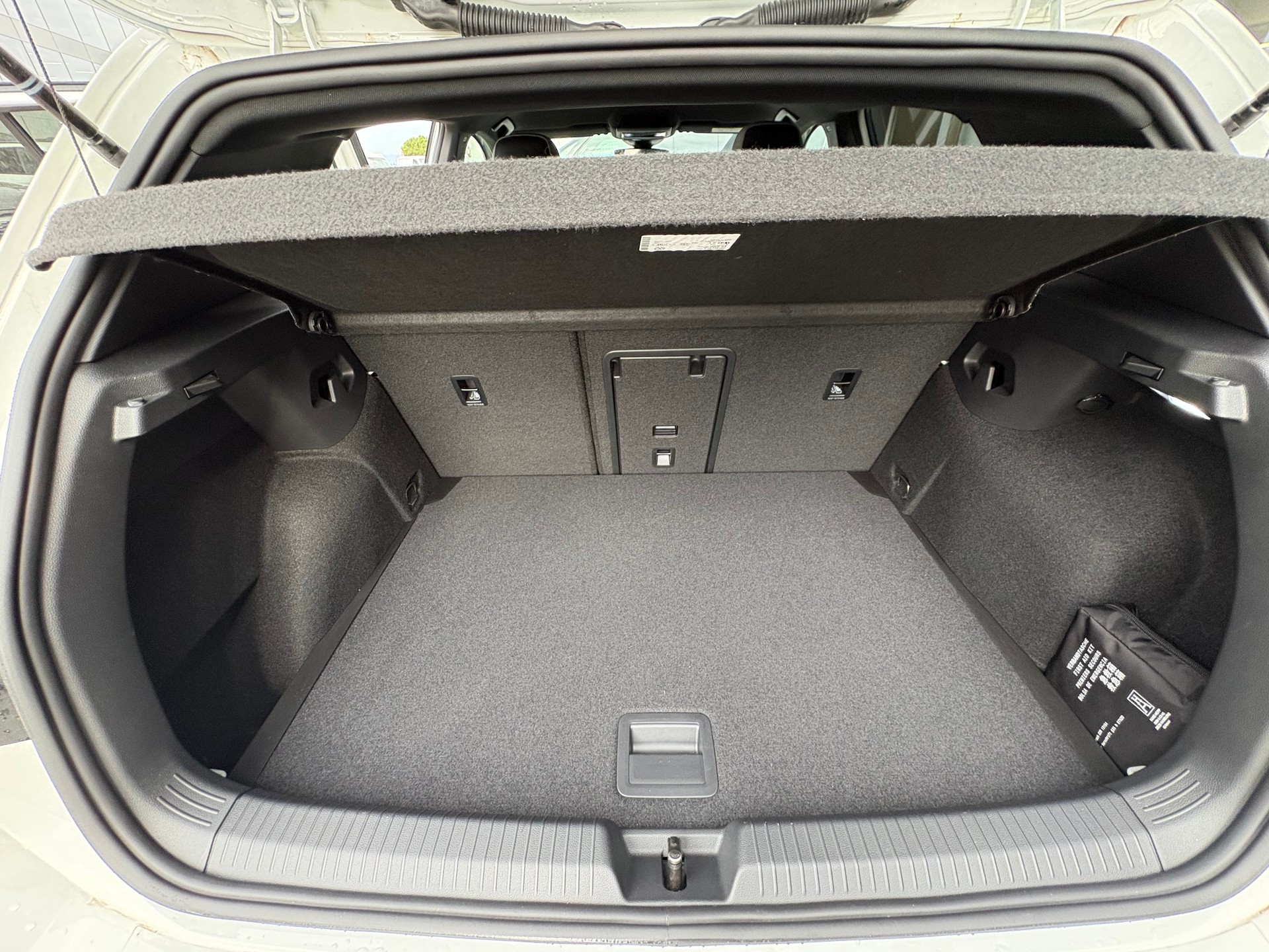 VW Golf 1.5 eTSI mHEV ACT R-Line DSG-image-7