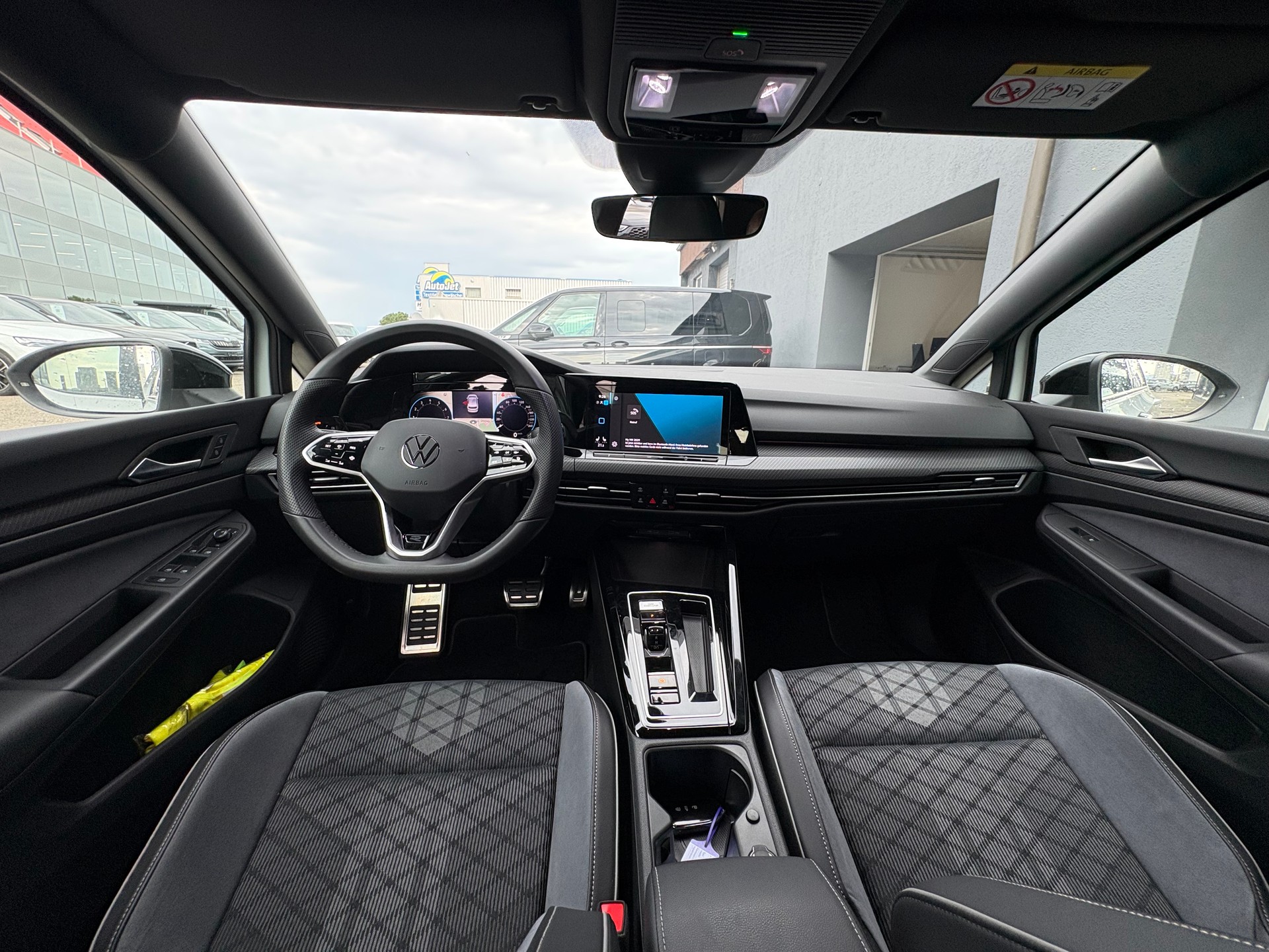 VW Golf 1.5 eTSI mHEV ACT R-Line DSG-image-8