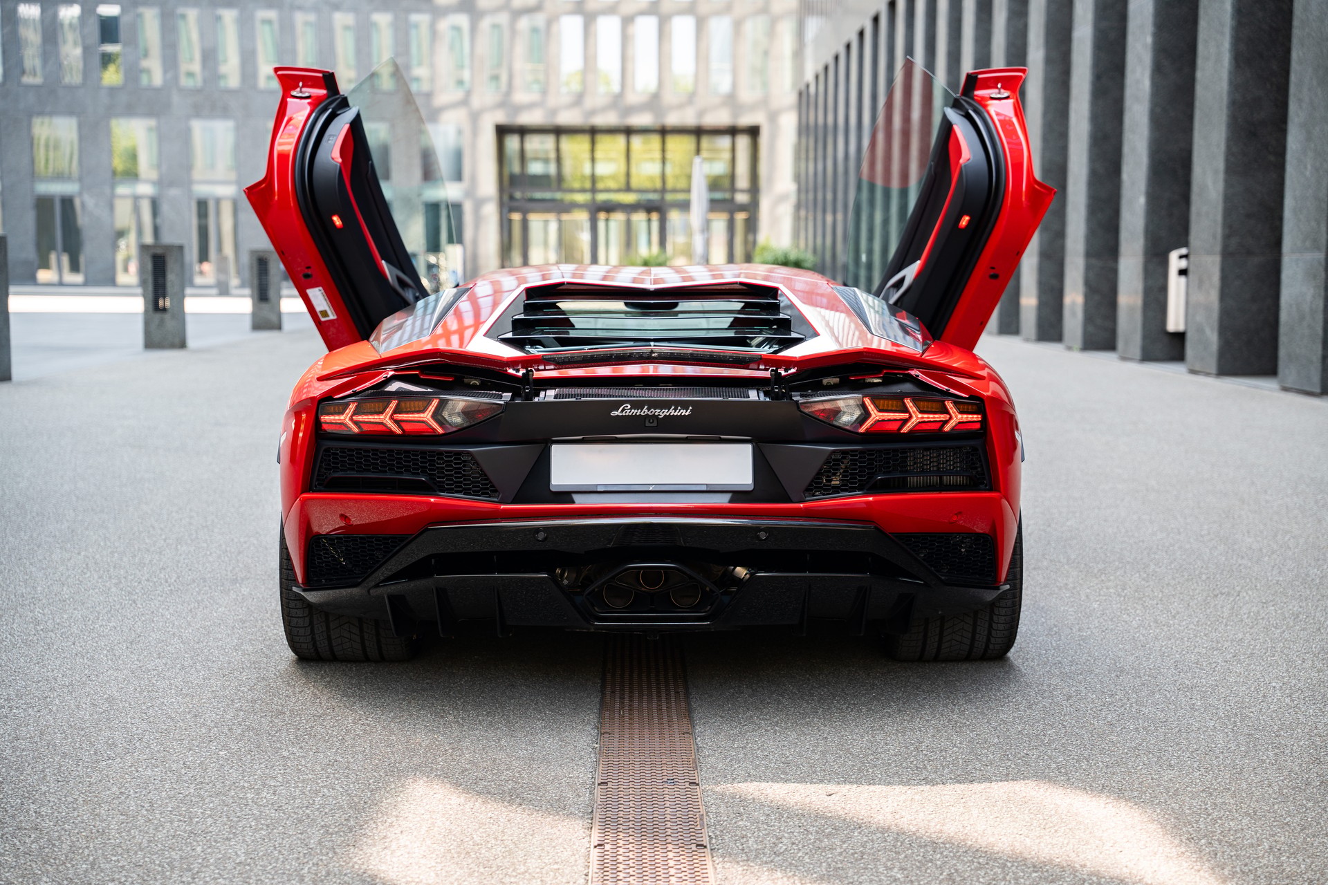 LAMBORGHINI Aventador S LP740-4 Coupé E-Gear-image-9