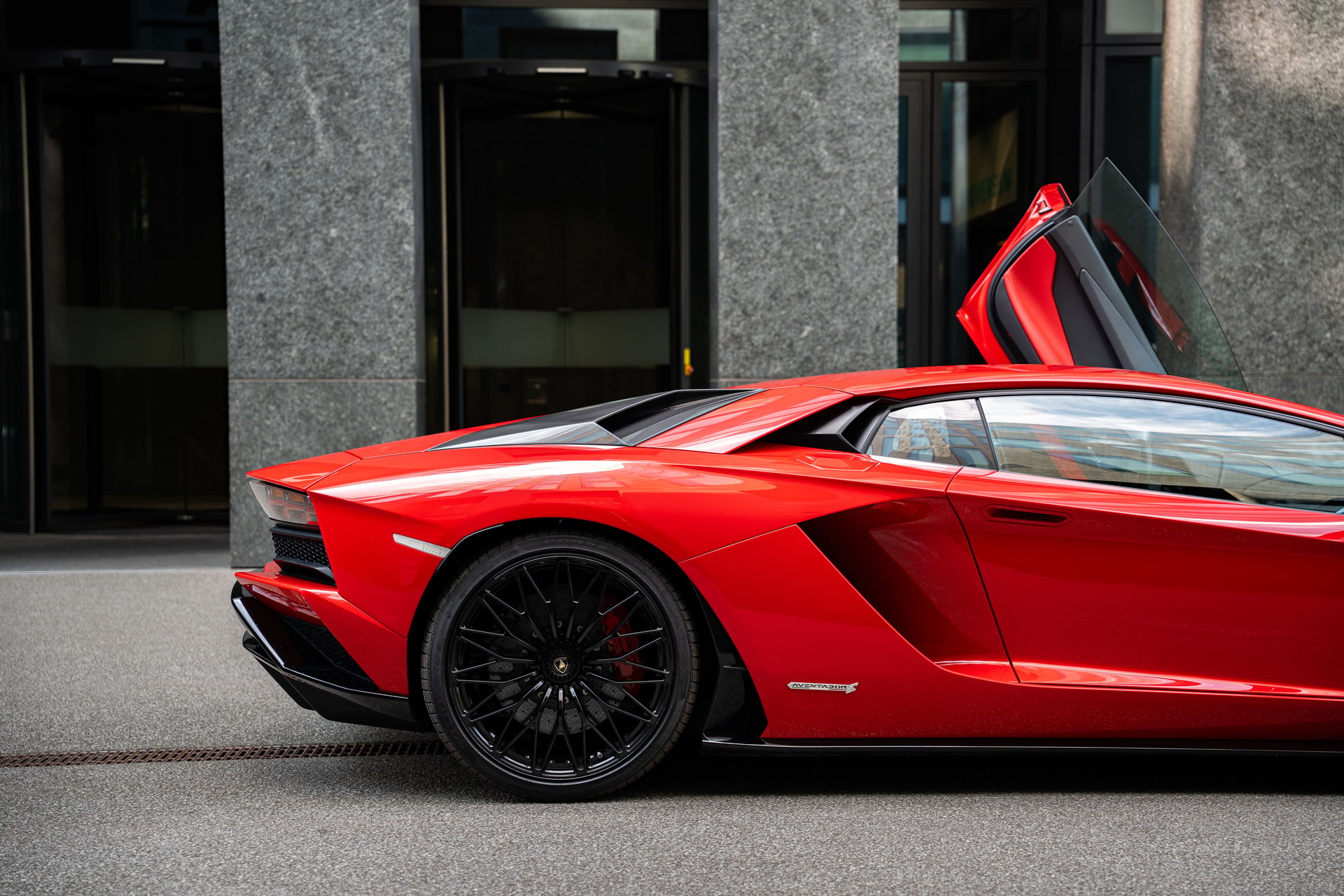 LAMBORGHINI Aventador S LP740-4 Coupé E-Gear-image-5