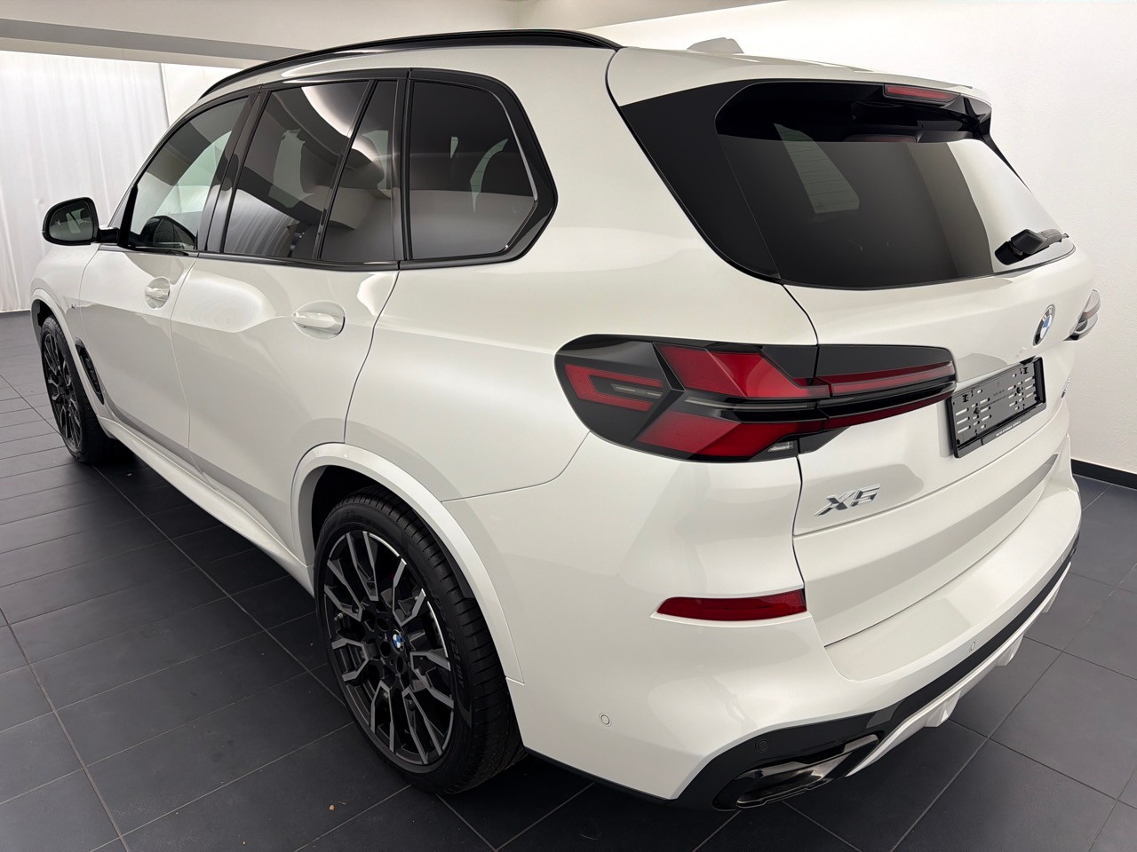 BMW X5 xD 48V 30d M Sport Pro-image-1