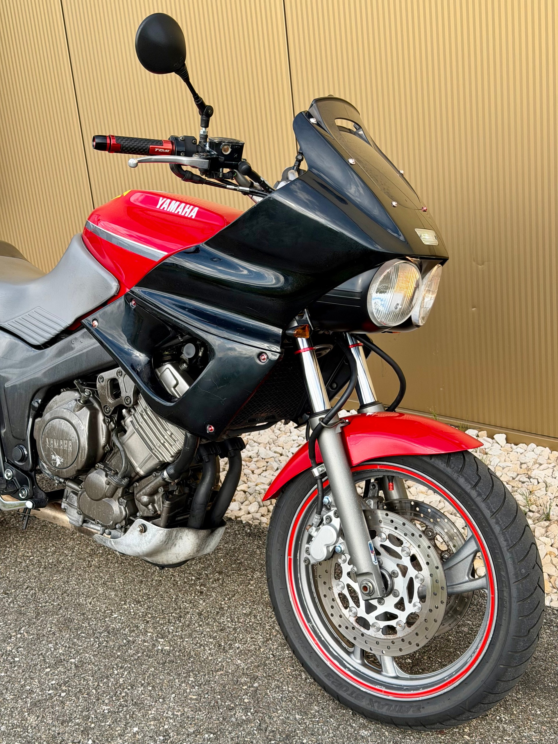 YAMAHA TDM 850-showroom-element-1