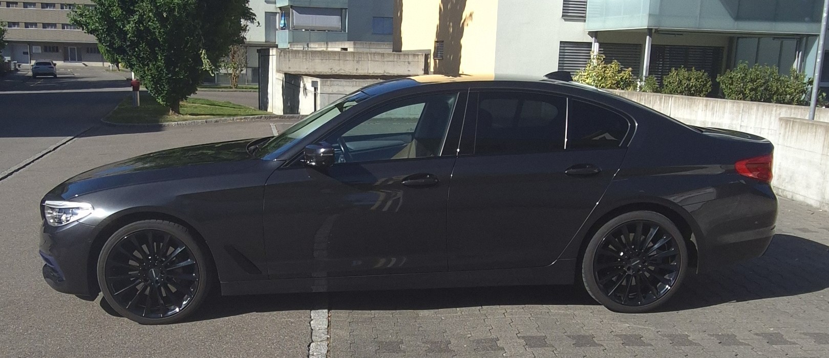 BMW 530d xDrive Sport Line-image-2