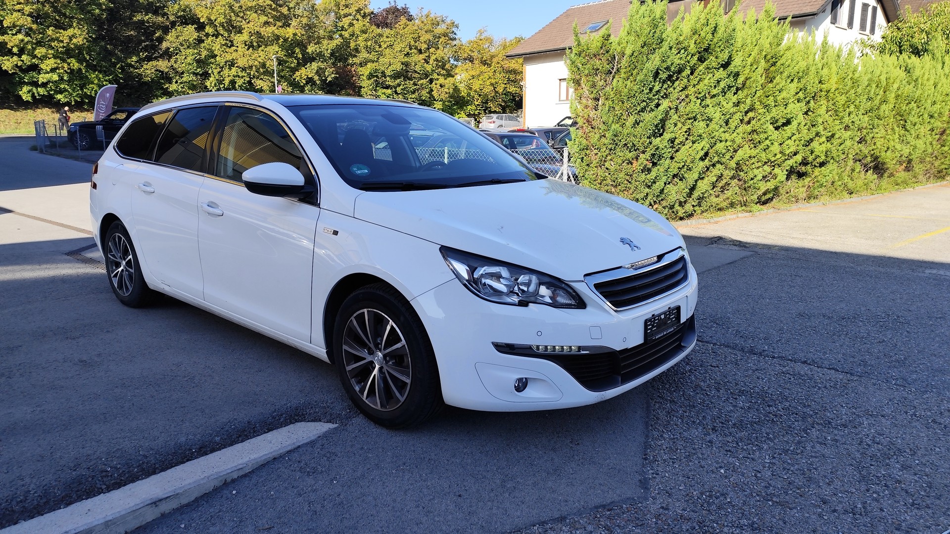 PEUGEOT 308 SW 1.2 THP Active-image-1