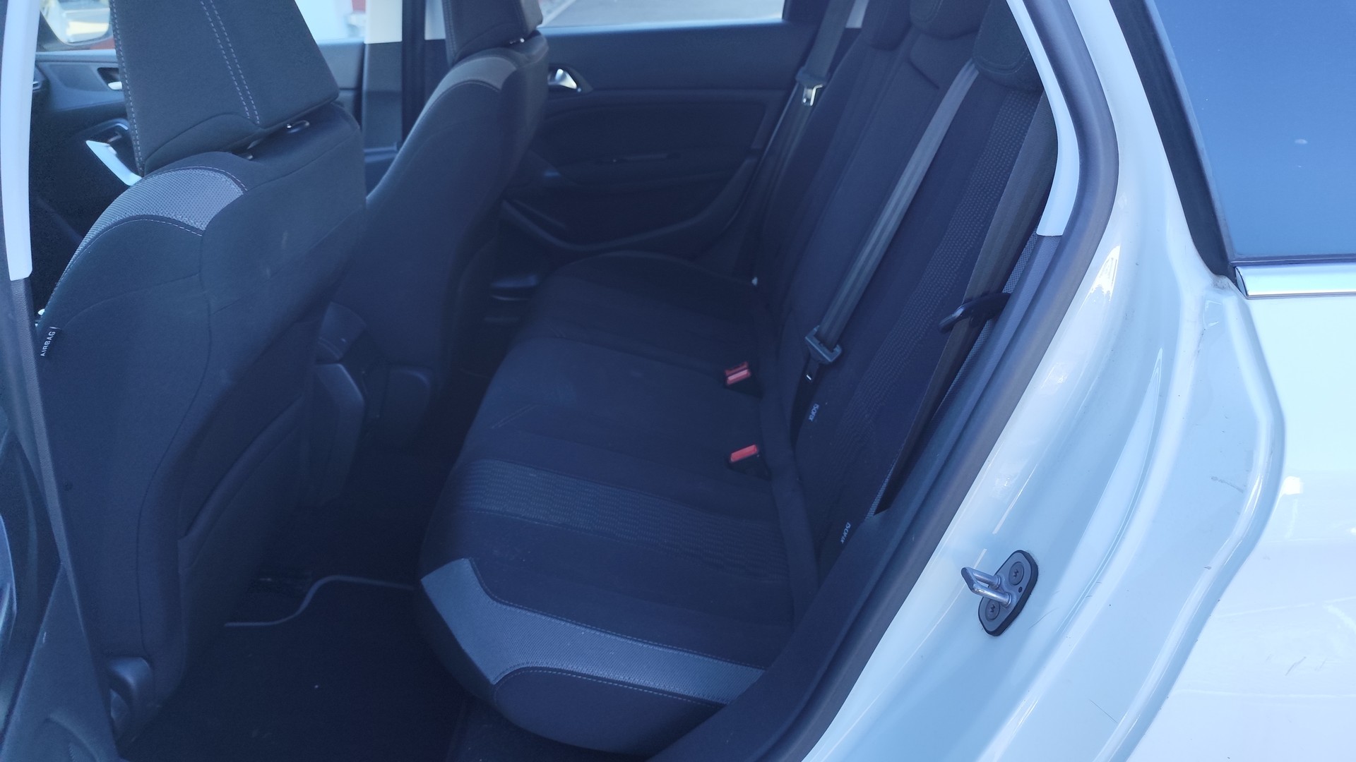 PEUGEOT 308 SW 1.2 THP Active-image-12