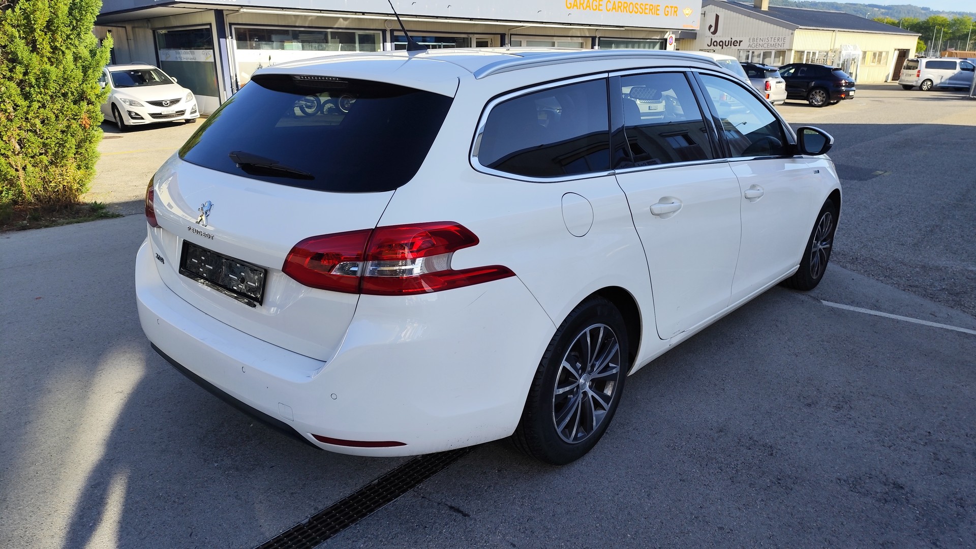 PEUGEOT 308 SW 1.2 THP Active-image-3