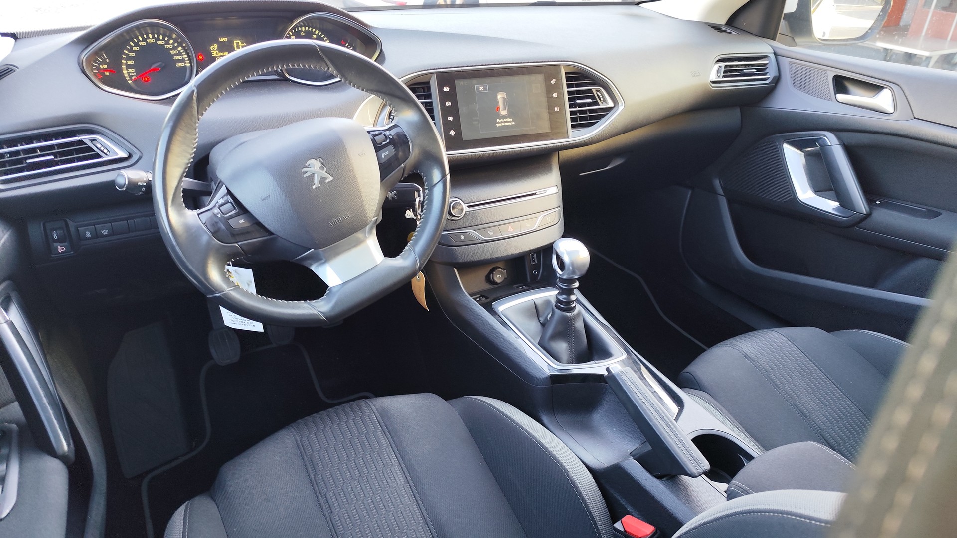 PEUGEOT 308 SW 1.2 THP Active-image-10