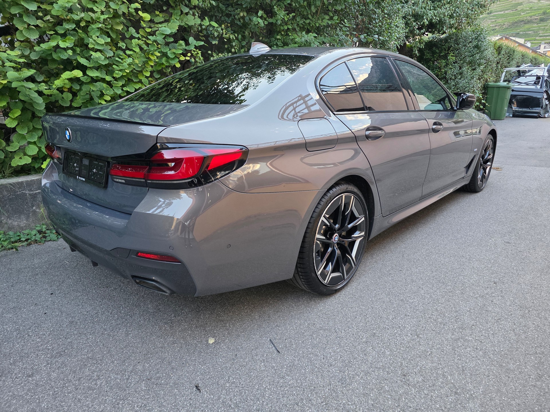 BMW 520d 48V Pure M Sport Edition Steptronic-image-3