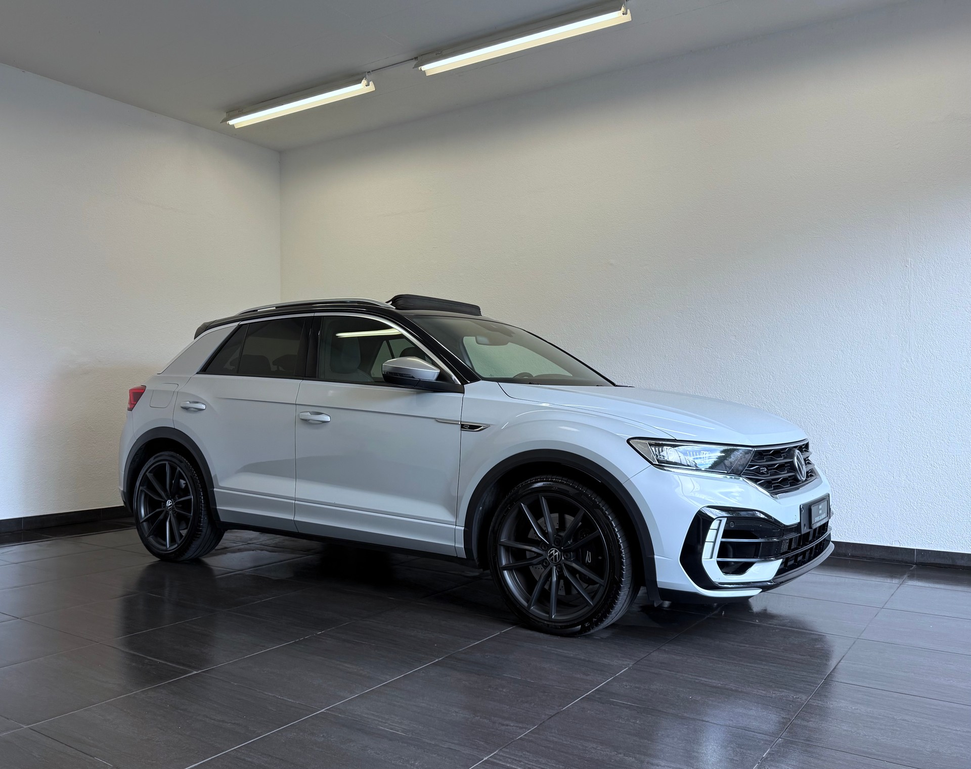 VW T-Roc 2.0 TSI R DSG 4Motion-image-0