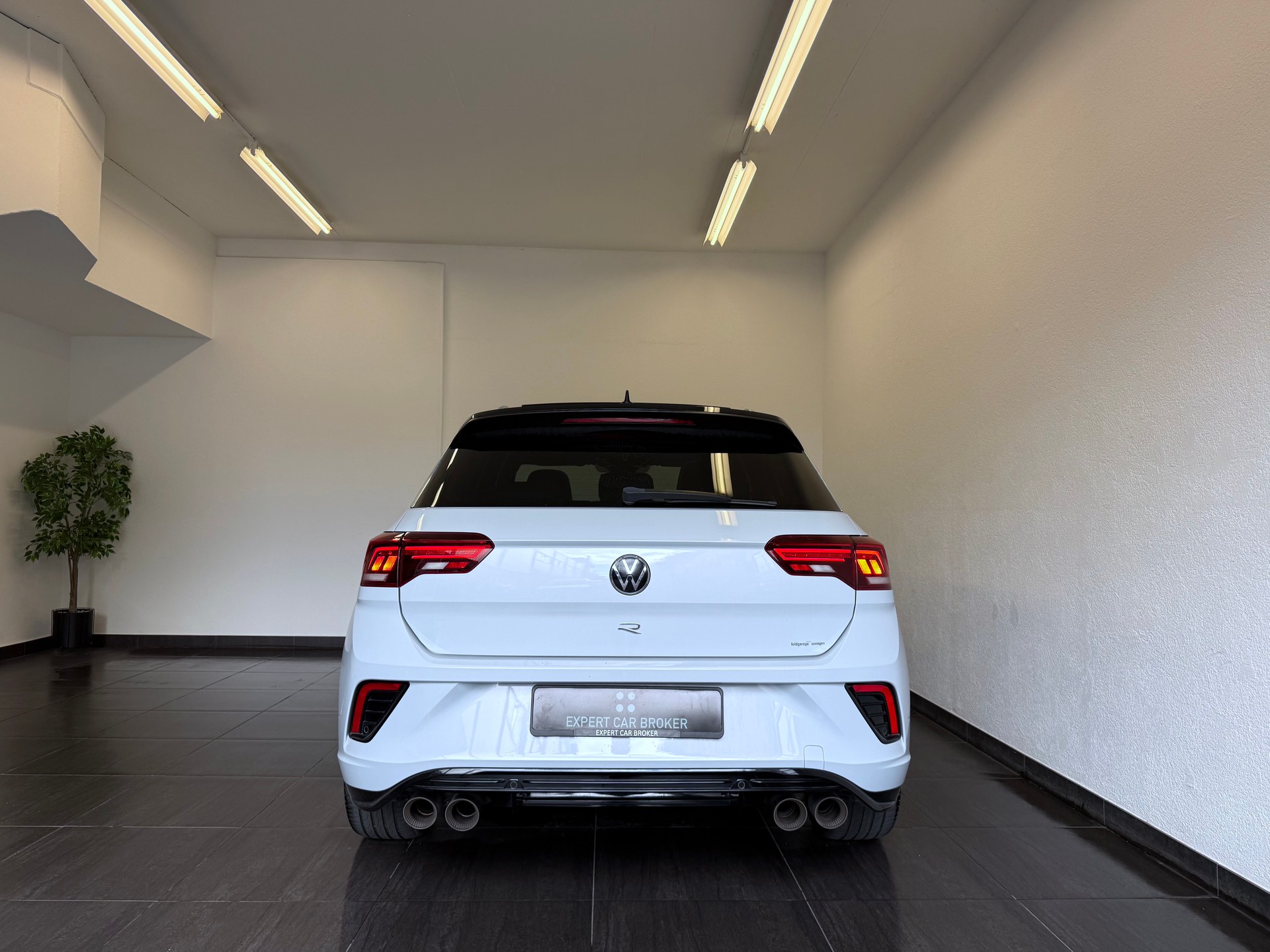 VW T-Roc 2.0 TSI R DSG 4Motion-image-10