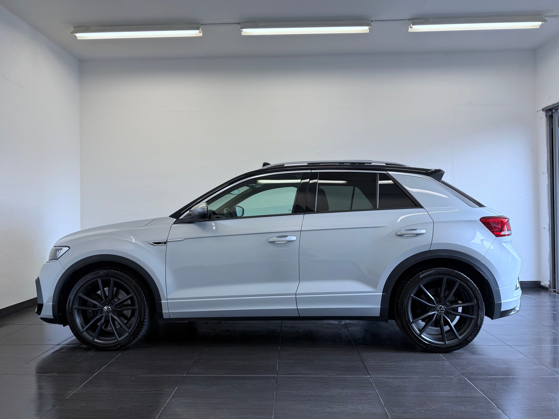 VW T-Roc 2.0 TSI R DSG 4Motion-image-6